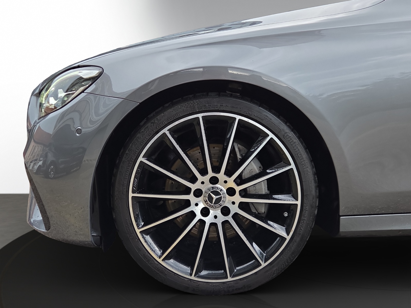 MERCEDES-BENZ E 220 d T AMG Line 9G-Tronic-showroom-element-3
