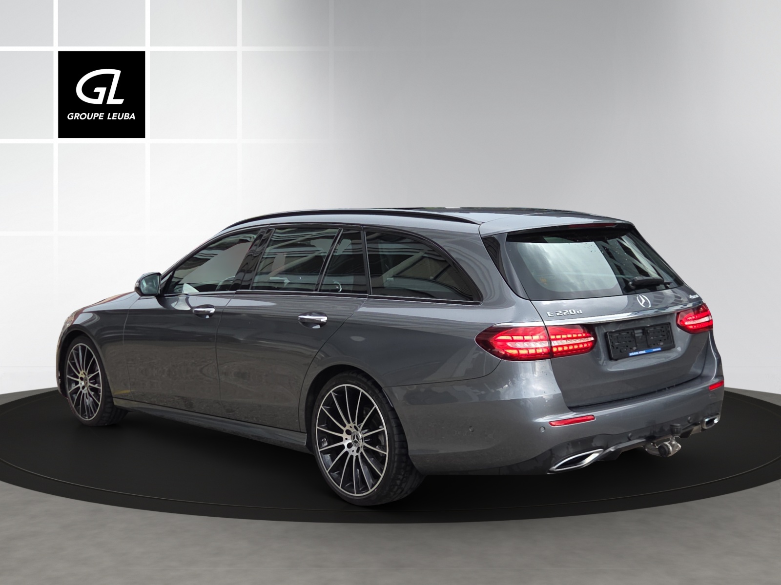 MERCEDES-BENZ E 220 d T AMG Line 9G-Tronic-image-4