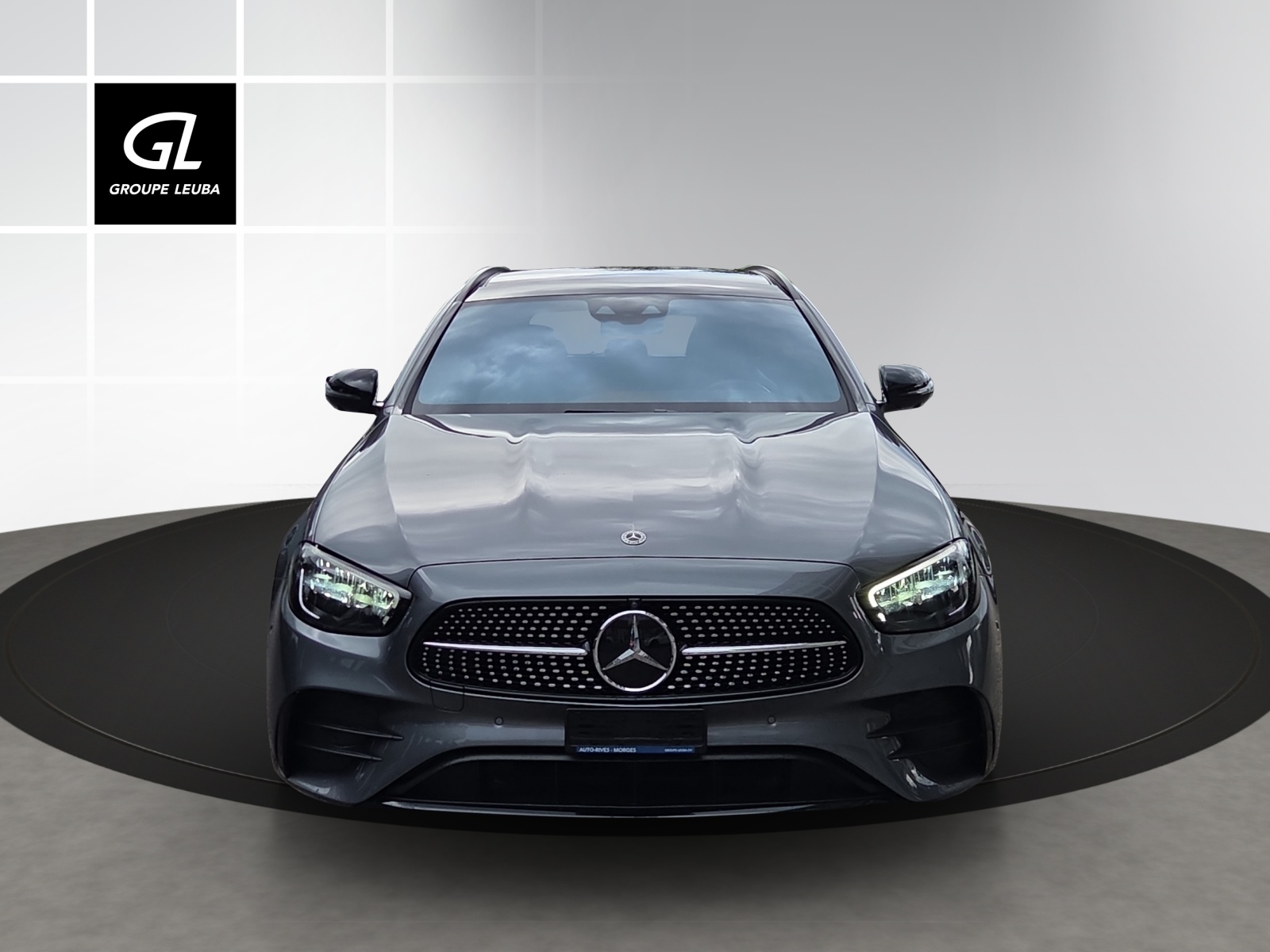 MERCEDES-BENZ E 220 d T AMG Line 9G-Tronic-showroom-element-1