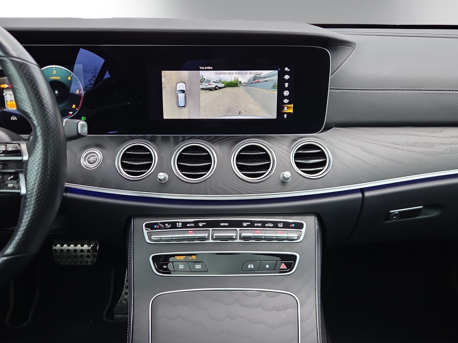 MERCEDES-BENZ E 220 d T AMG Line 9G-Tronic-image-12