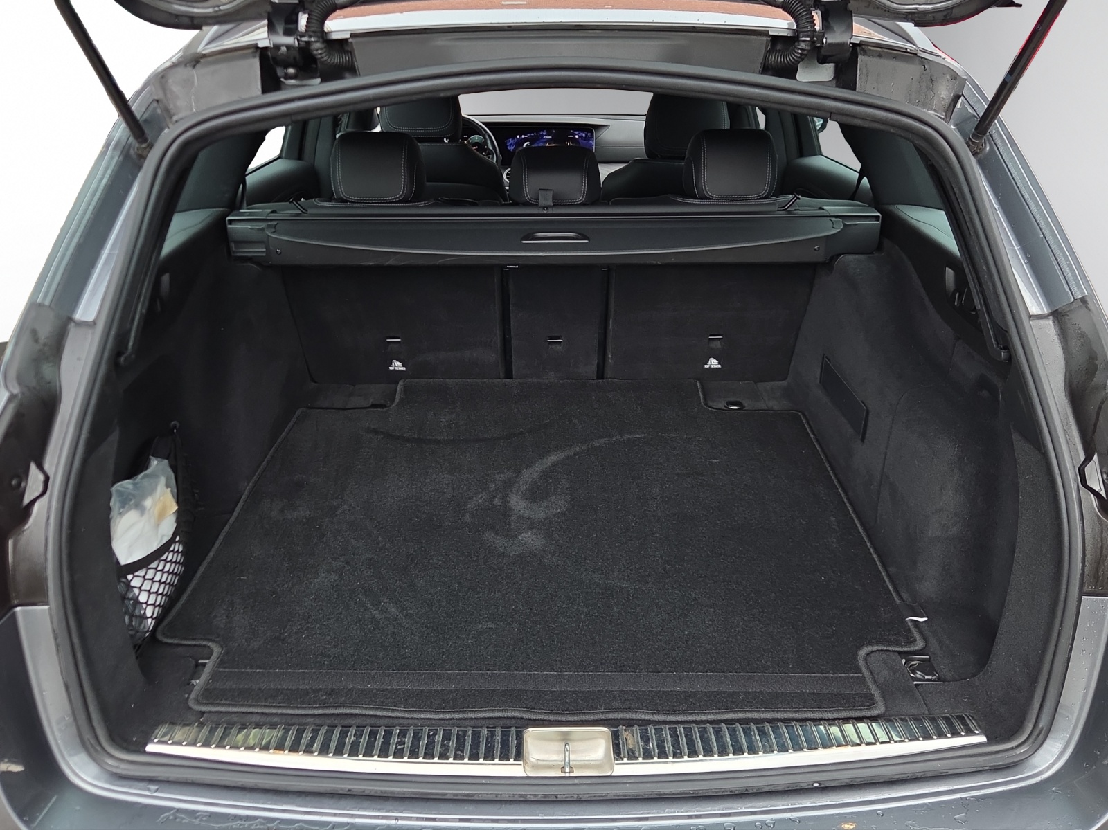 MERCEDES-BENZ E 220 d T AMG Line 9G-Tronic-image-6