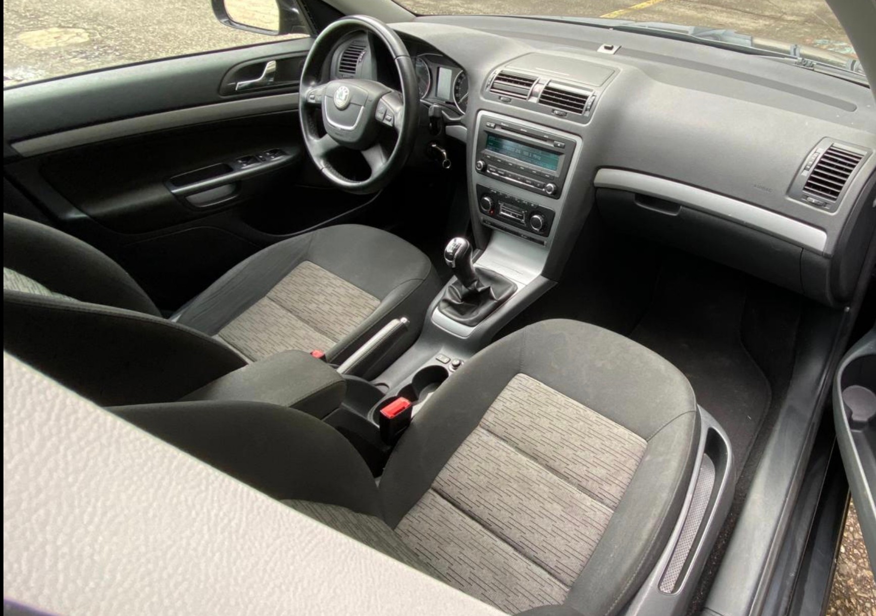 SKODA Octavia Combi 1.6 TDI Greenline-image-9
