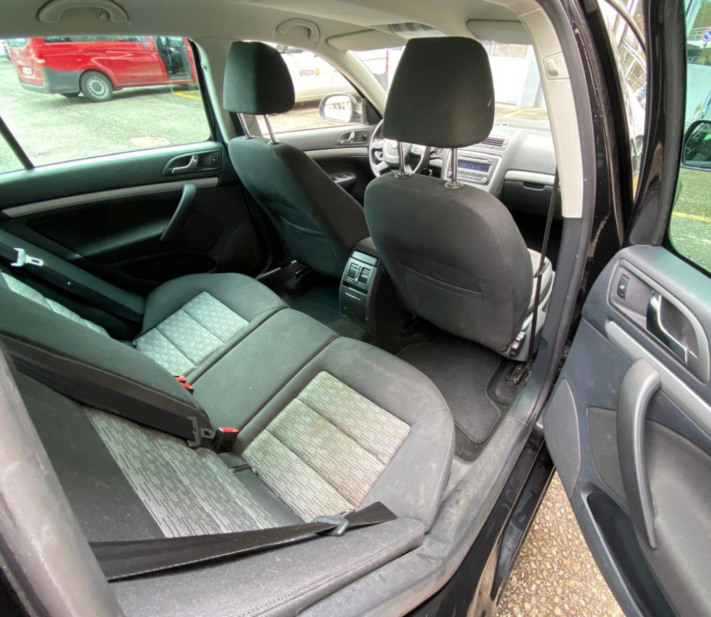 SKODA Octavia Combi 1.6 TDI Greenline-image-10