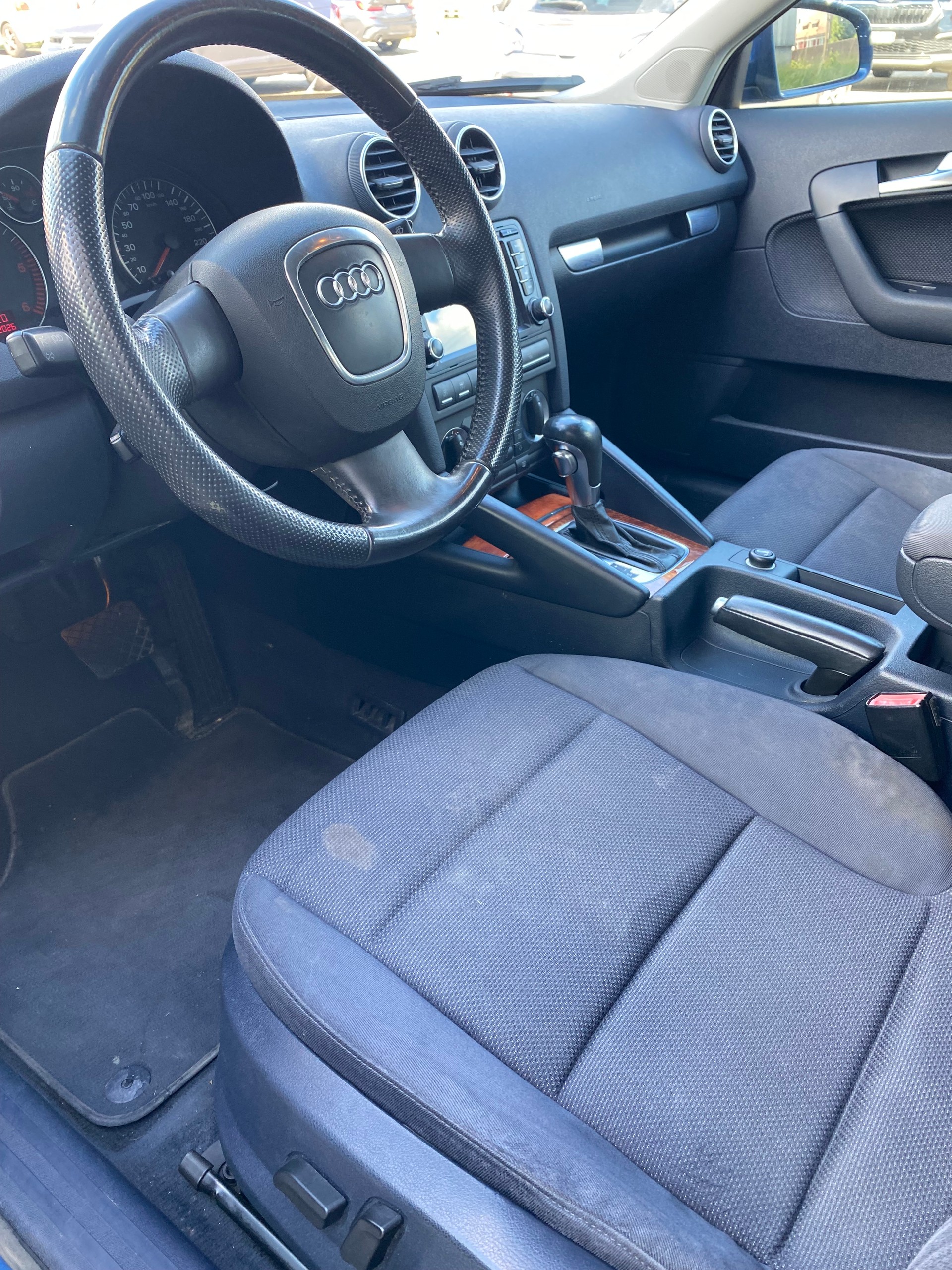AUDI A3 Sportback 2.0 TDI Ambiente-image-11
