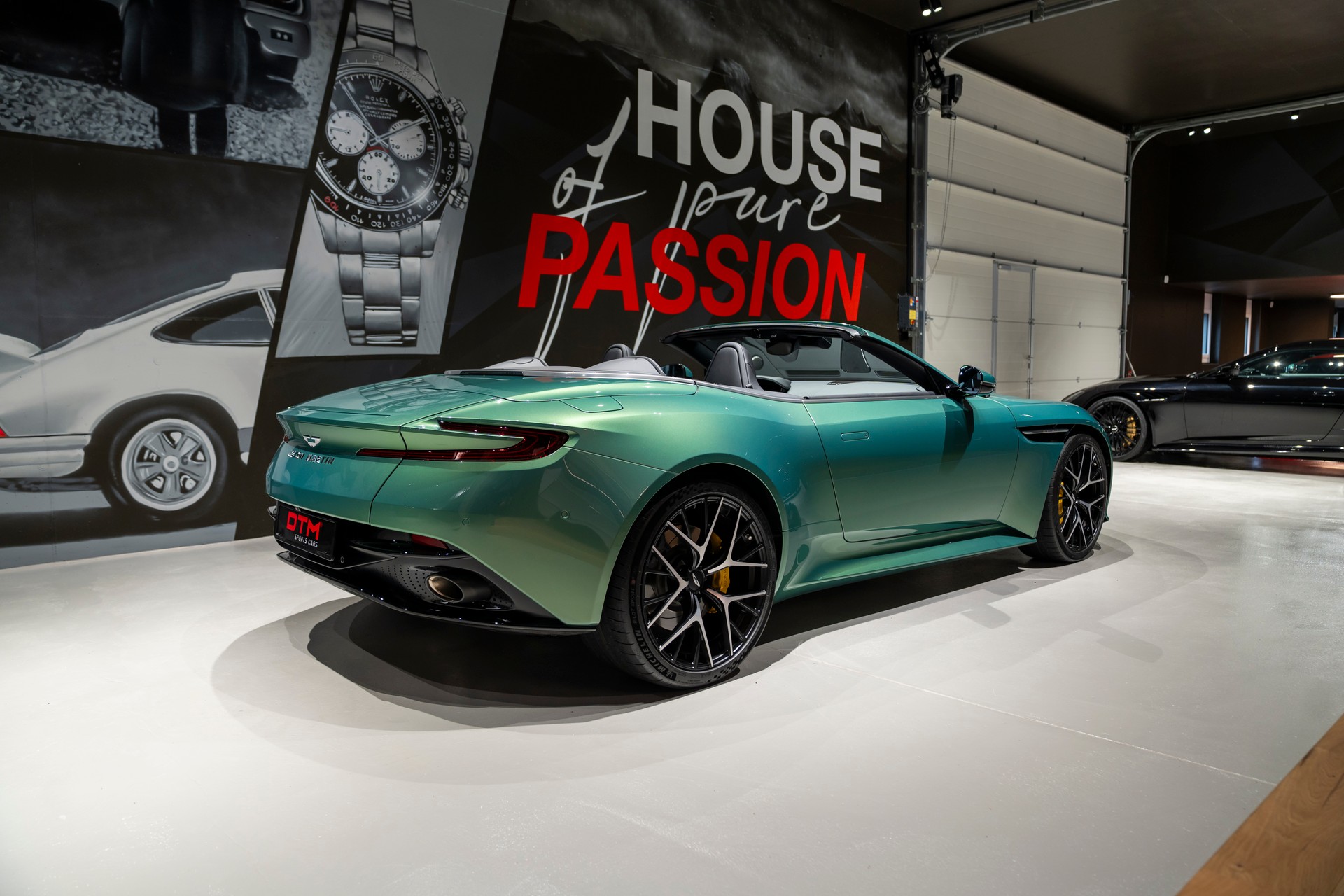 ASTON MARTIN DB12 Volante 4.0 V8 Bi-Turbo-showroom-element-3