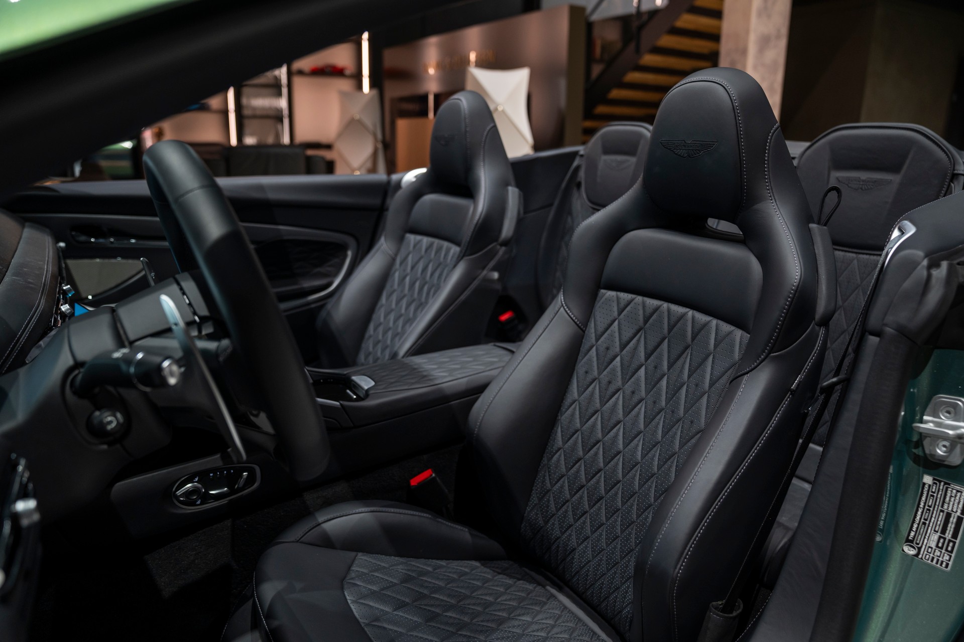 ASTON MARTIN DB12 Volante 4.0 V8 Bi-Turbo-image-9