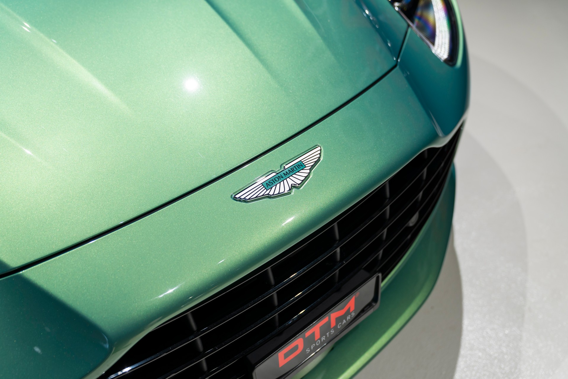 ASTON MARTIN DB12 Volante 4.0 V8 Bi-Turbo-image-6