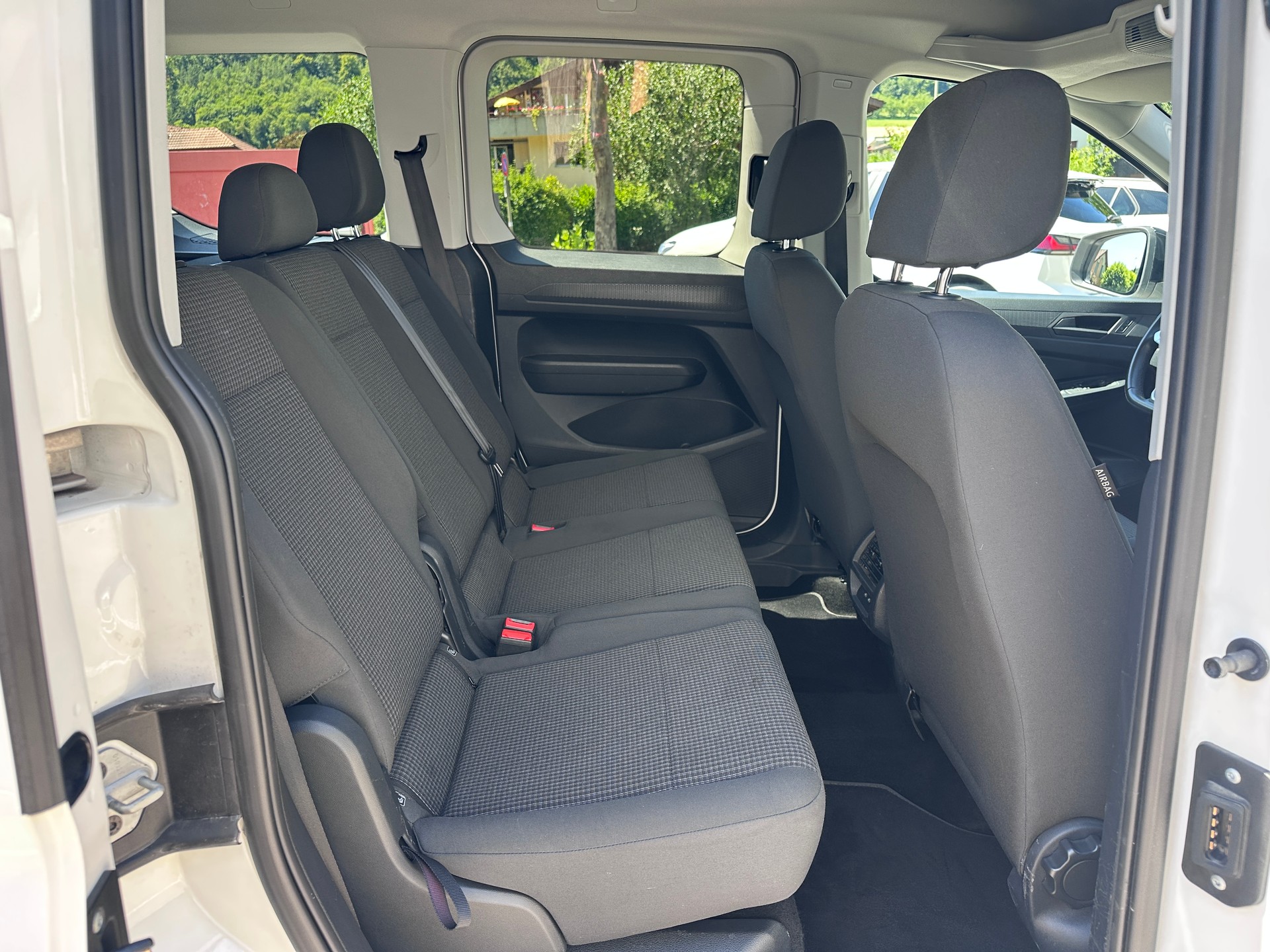 VW Caddy 2.0 TDI Liberty DSG-image-15
