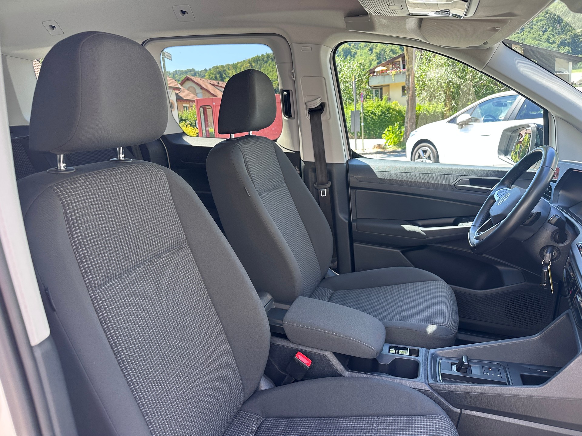 VW Caddy 2.0 TDI Liberty DSG-image-14