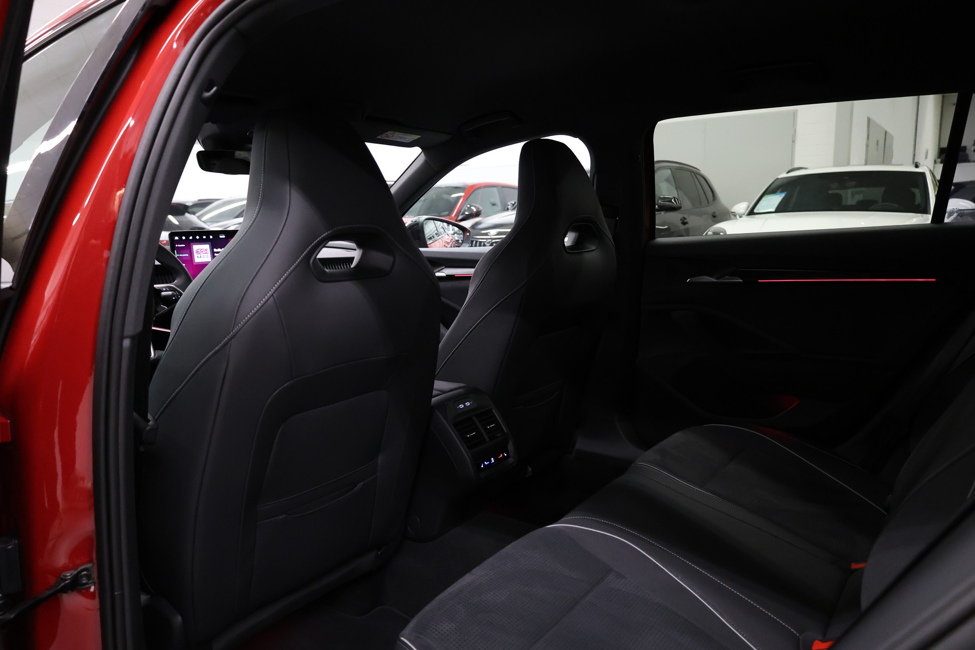 SKODA Superb Combi 2.0 TDI Sportline 4x4 DSG-image-20