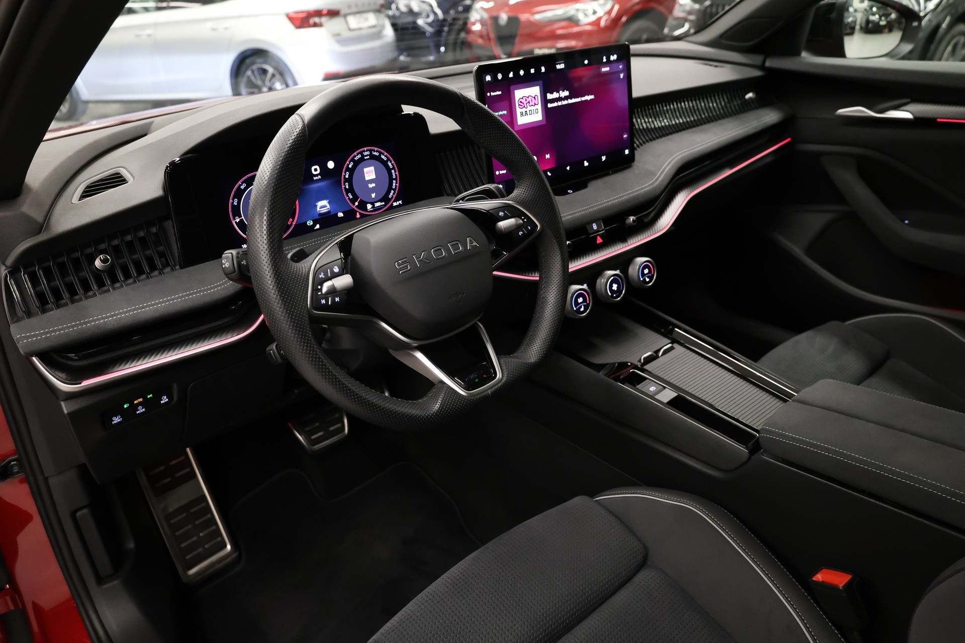 SKODA Superb Combi 2.0 TDI Sportline 4x4 DSG-image-17