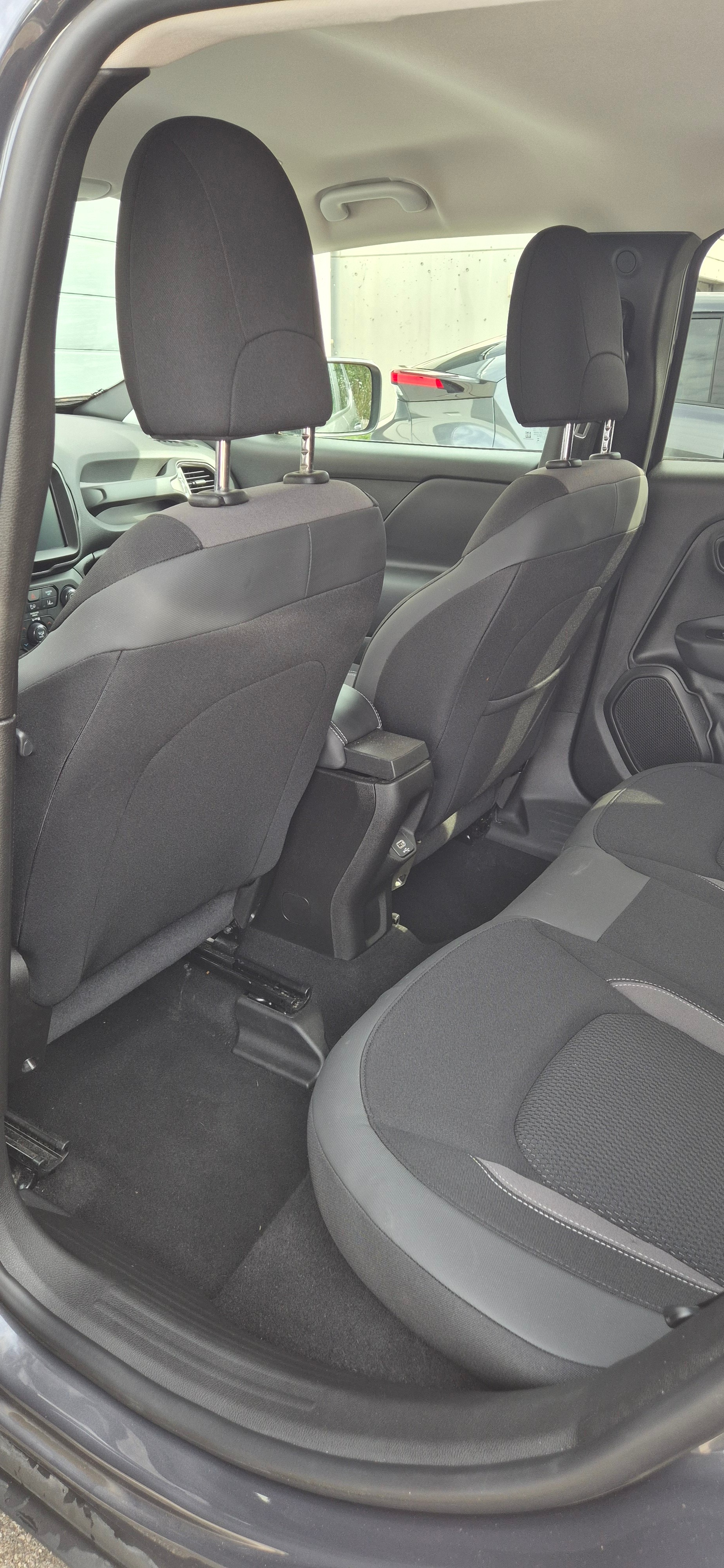 JEEP Renegade 1.5 Turbo Swiss Limited-image-11
