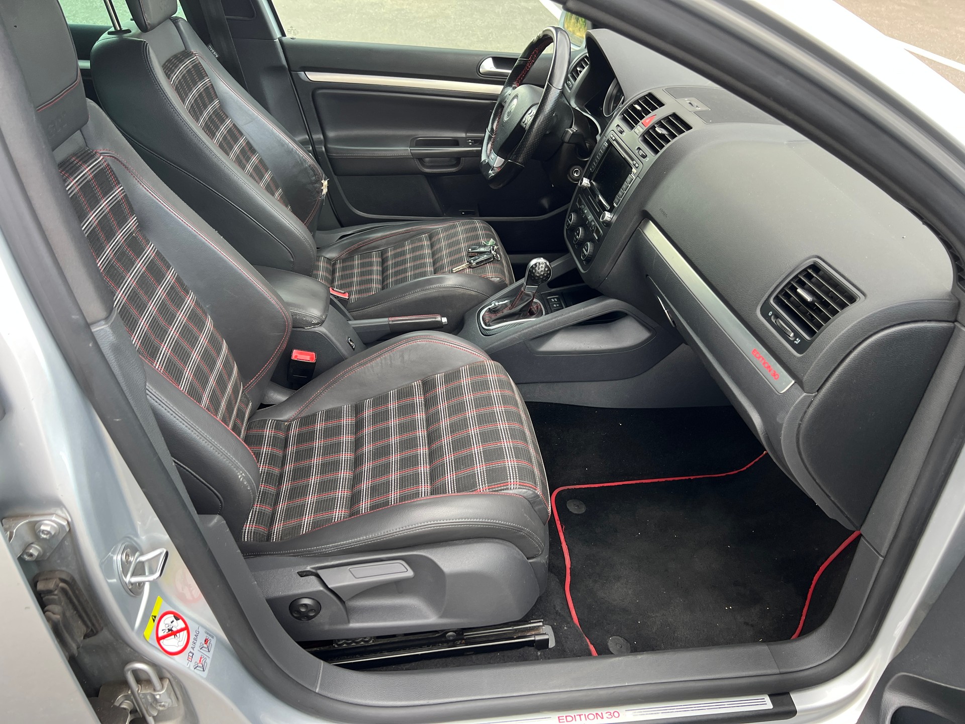 VW Golf 2.0 TFSI GTI Edition 30-image-10