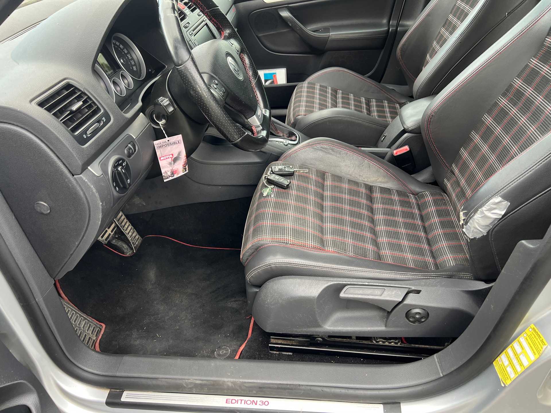 VW Golf 2.0 TFSI GTI Edition 30-image-8