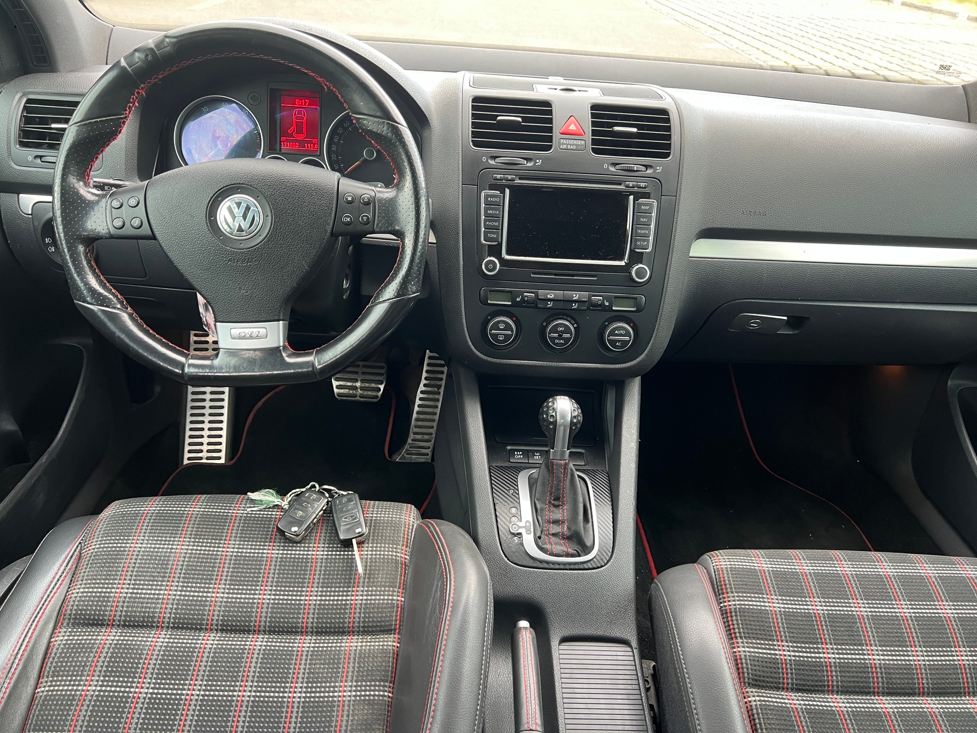VW Golf 2.0 TFSI GTI Edition 30-image-6