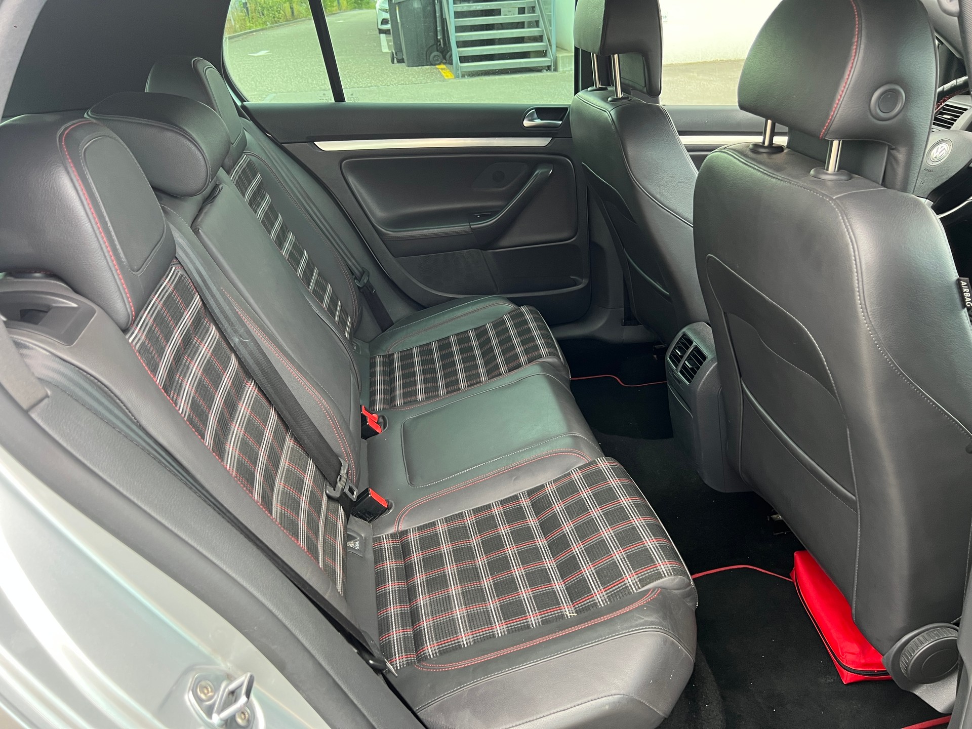 VW Golf 2.0 TFSI GTI Edition 30-image-11
