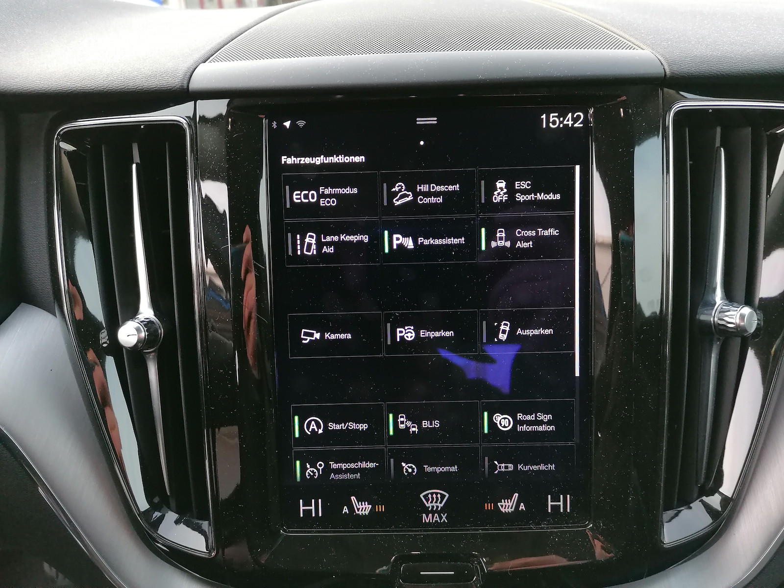VOLVO XC60 2.0 D4 Momentum AWD-image-11