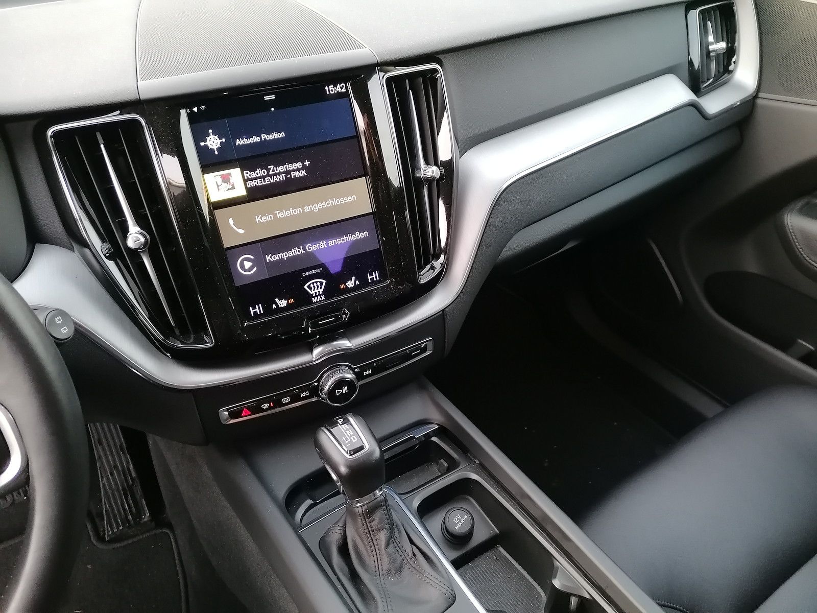 VOLVO XC60 2.0 D4 Momentum AWD-image-10