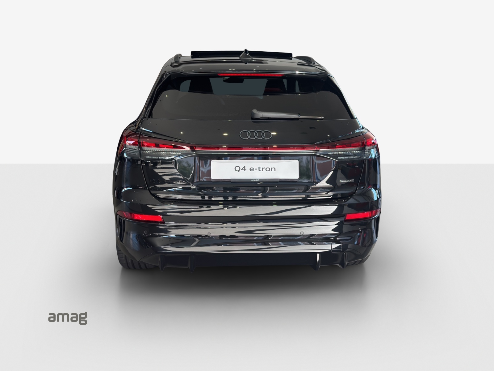 AUDI Q4 e-tron SUV quattro performance-showroom-element-3