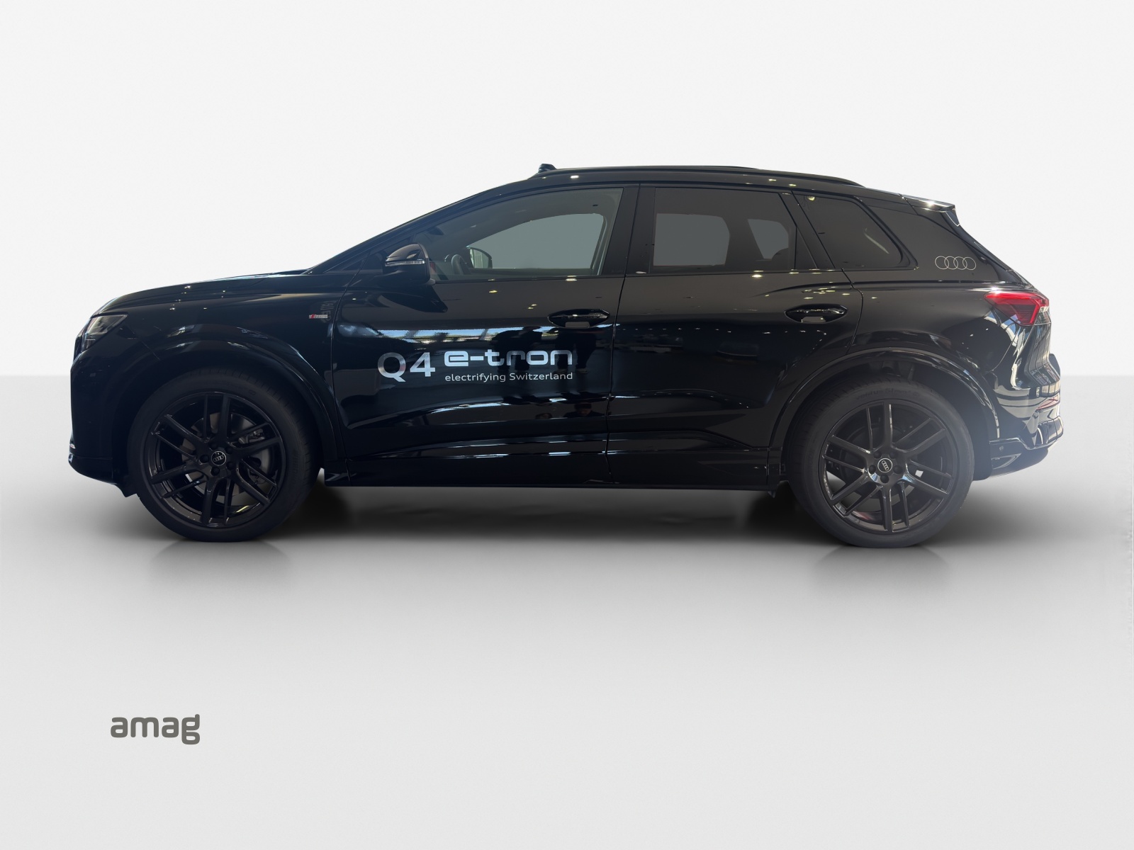 AUDI Q4 e-tron SUV quattro performance-showroom-element-1