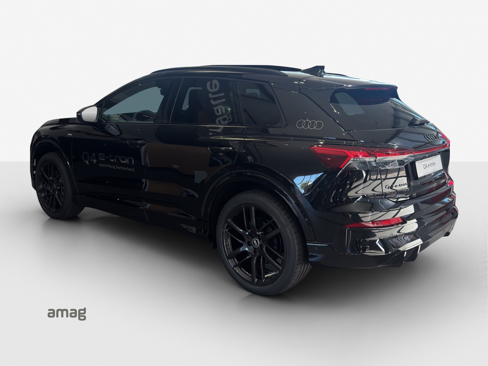 AUDI Q4 e-tron SUV quattro performance-showroom-element-2