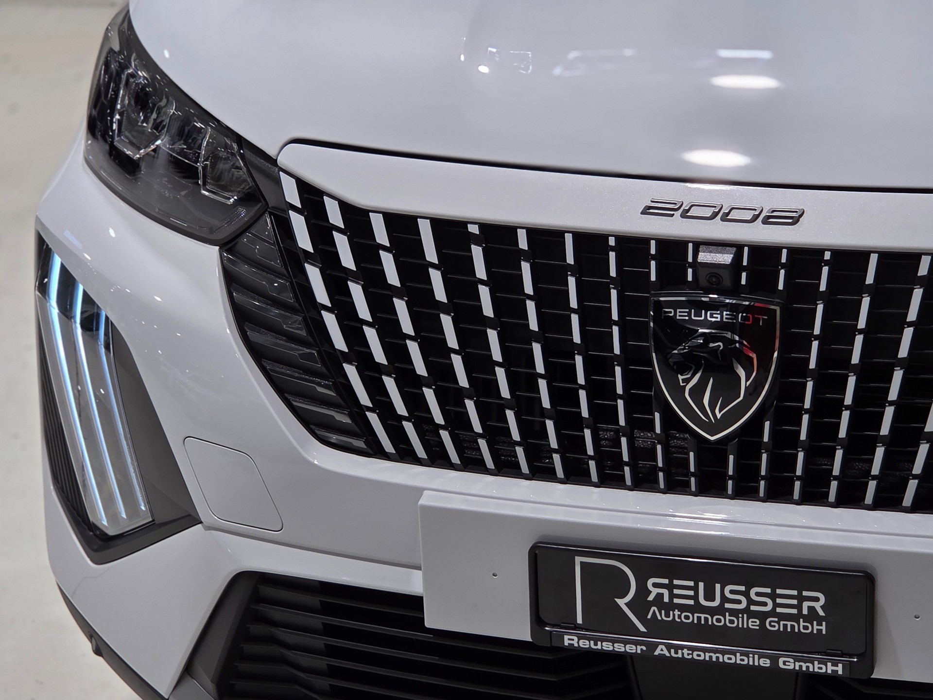 PEUGEOT 2008 1.2 145 MHEV Allure Premium, Werksgarantie bis 07.2029 / 100'000Km-image-24