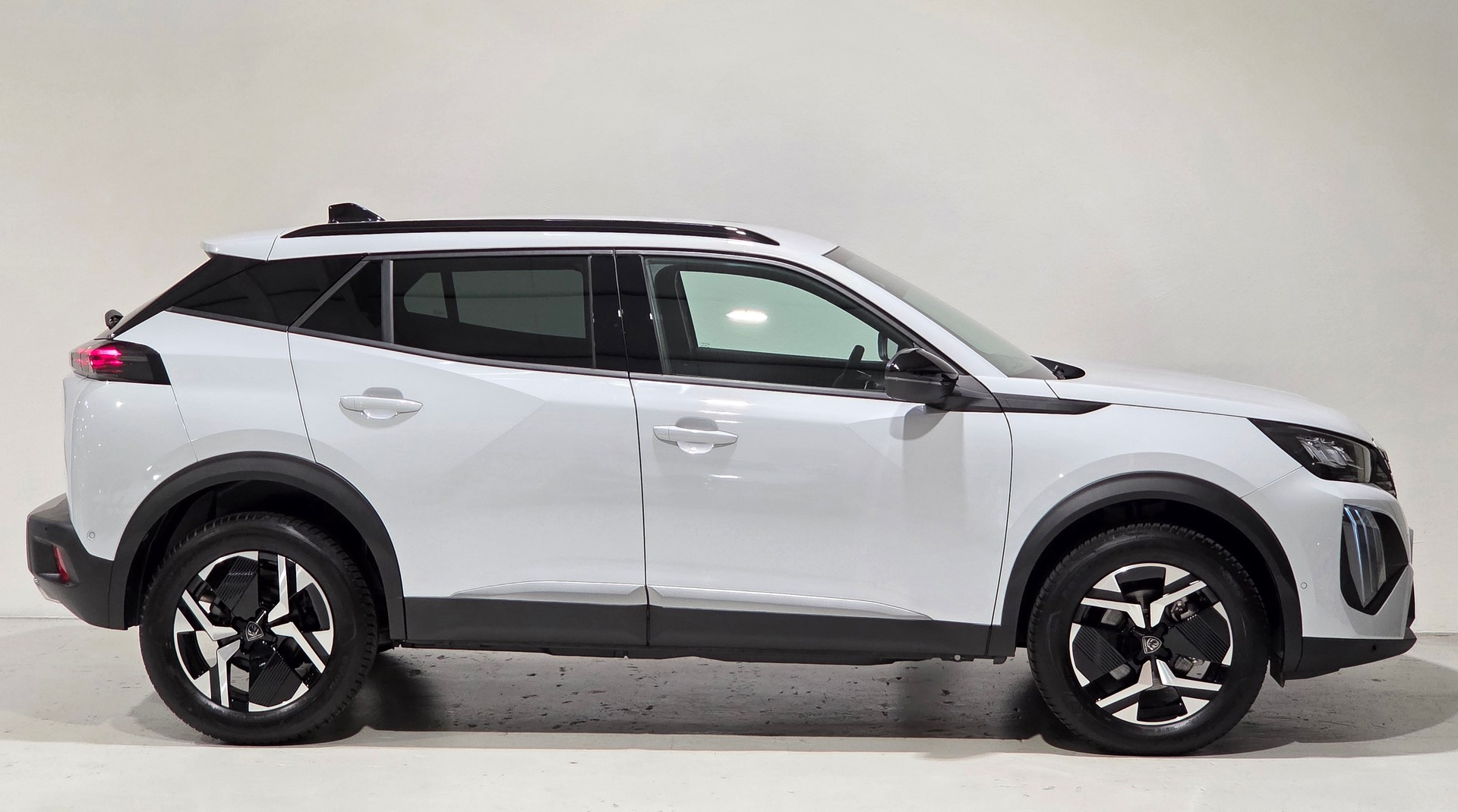 PEUGEOT 2008 1.2 145 MHEV Allure Premium, Werksgarantie bis 07.2029 / 100'000Km-image-27