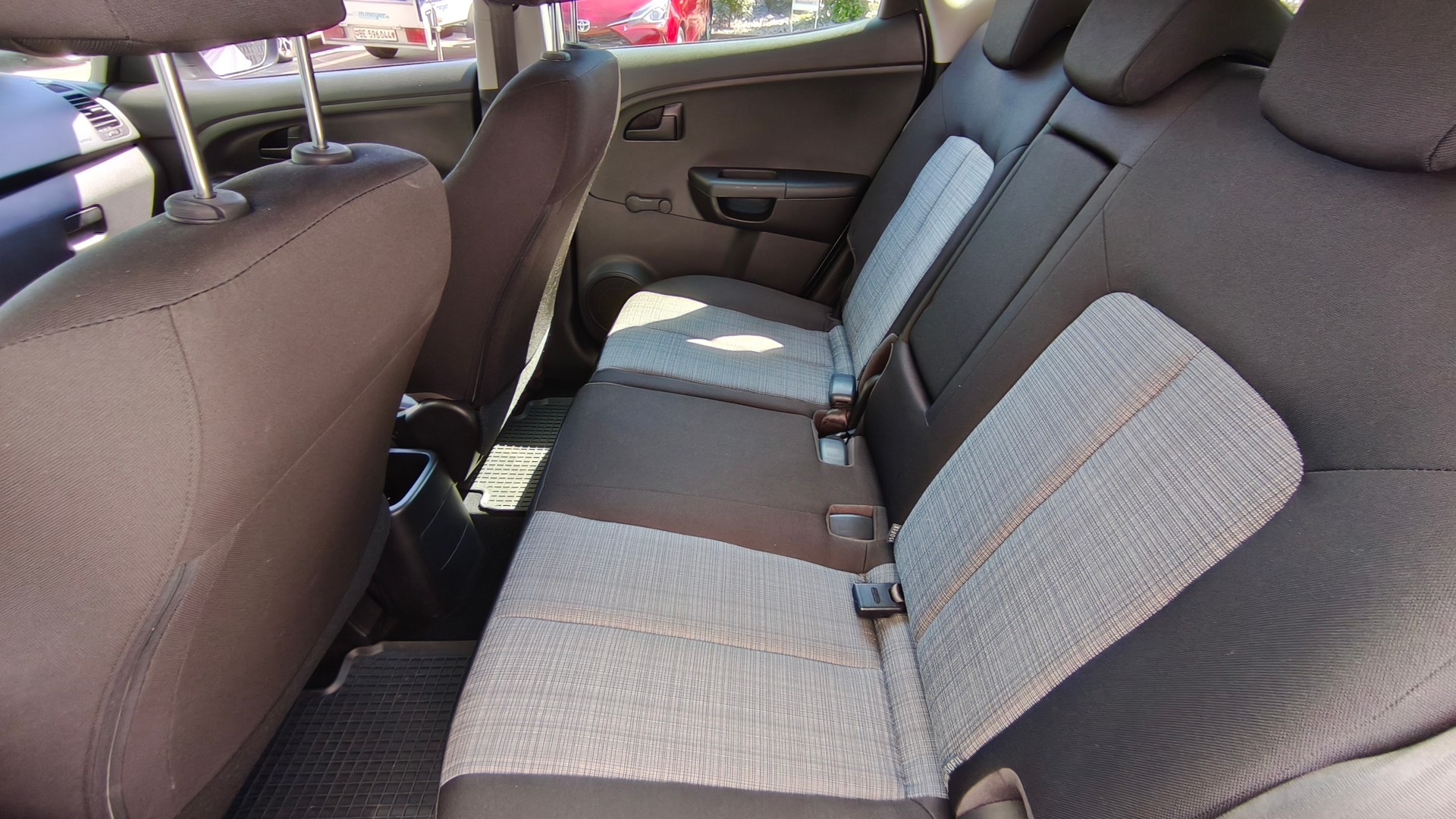 KIA Venga 1.6 CVVT Classic-image-9