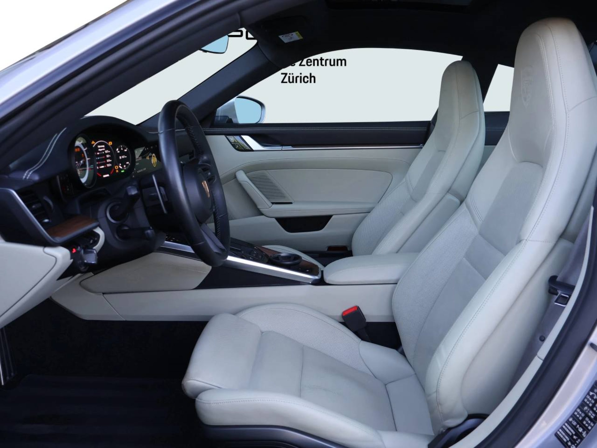 PORSCHE 911 Carrera 4S-image-4
