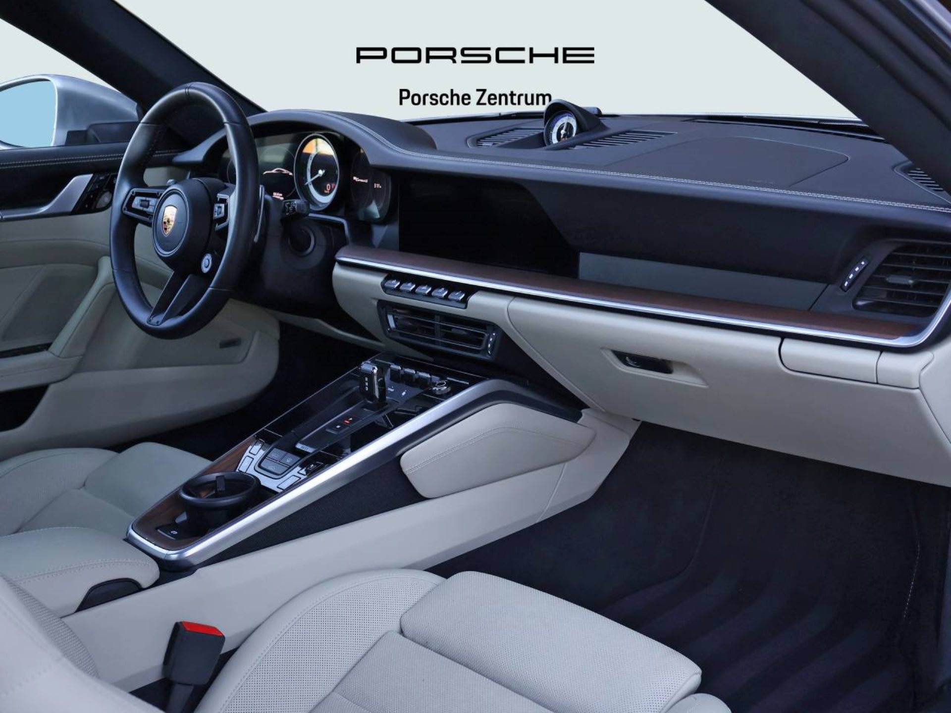 PORSCHE 911 Carrera 4S-image-12
