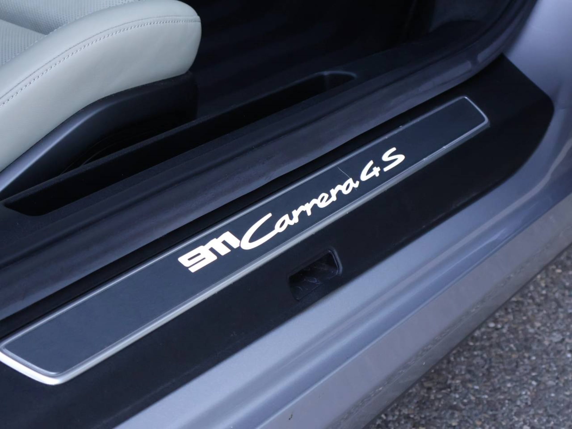 PORSCHE 911 Carrera 4S-image-27