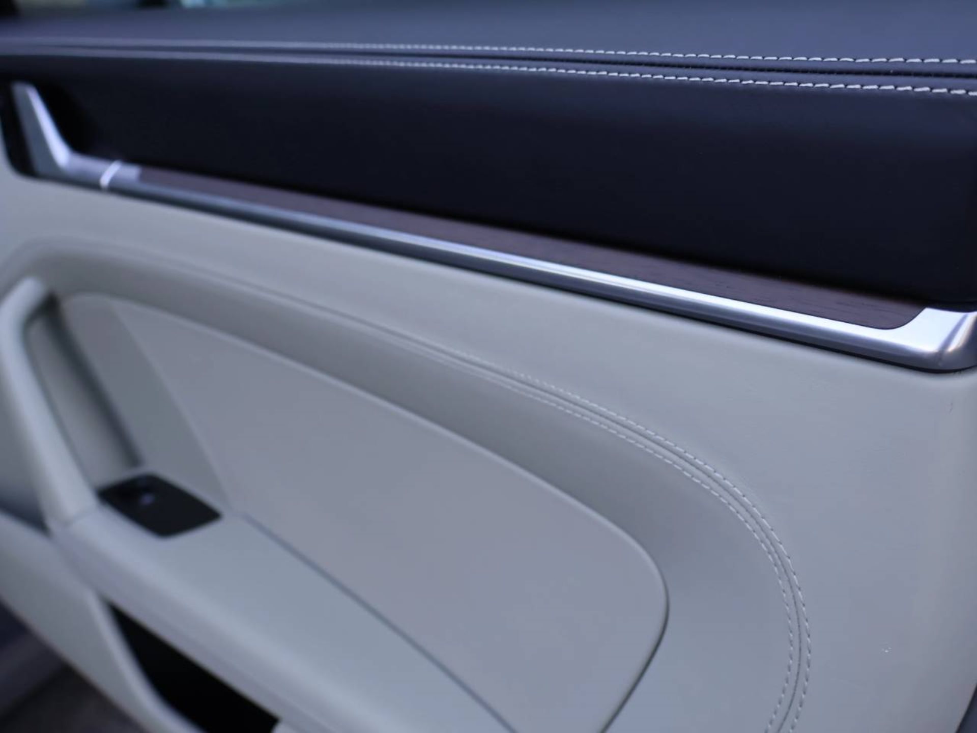PORSCHE 911 Carrera 4S-image-25