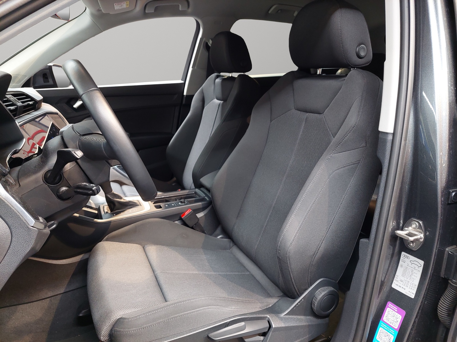 AUDI Q3 35 TDI S line quattro S-tronic-image-5