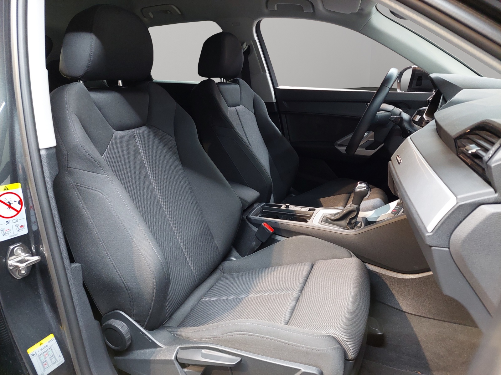 AUDI Q3 35 TDI S line quattro S-tronic-image-8