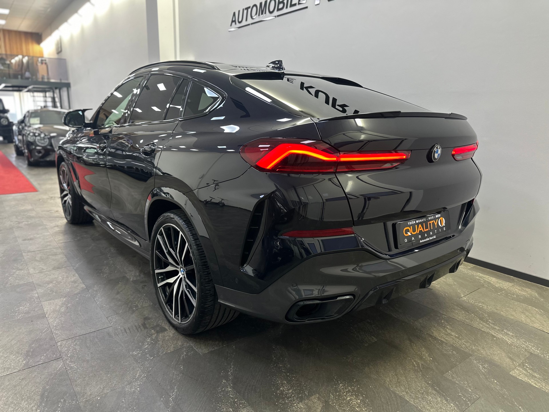 BMW X6 M50d-showroom-element-3