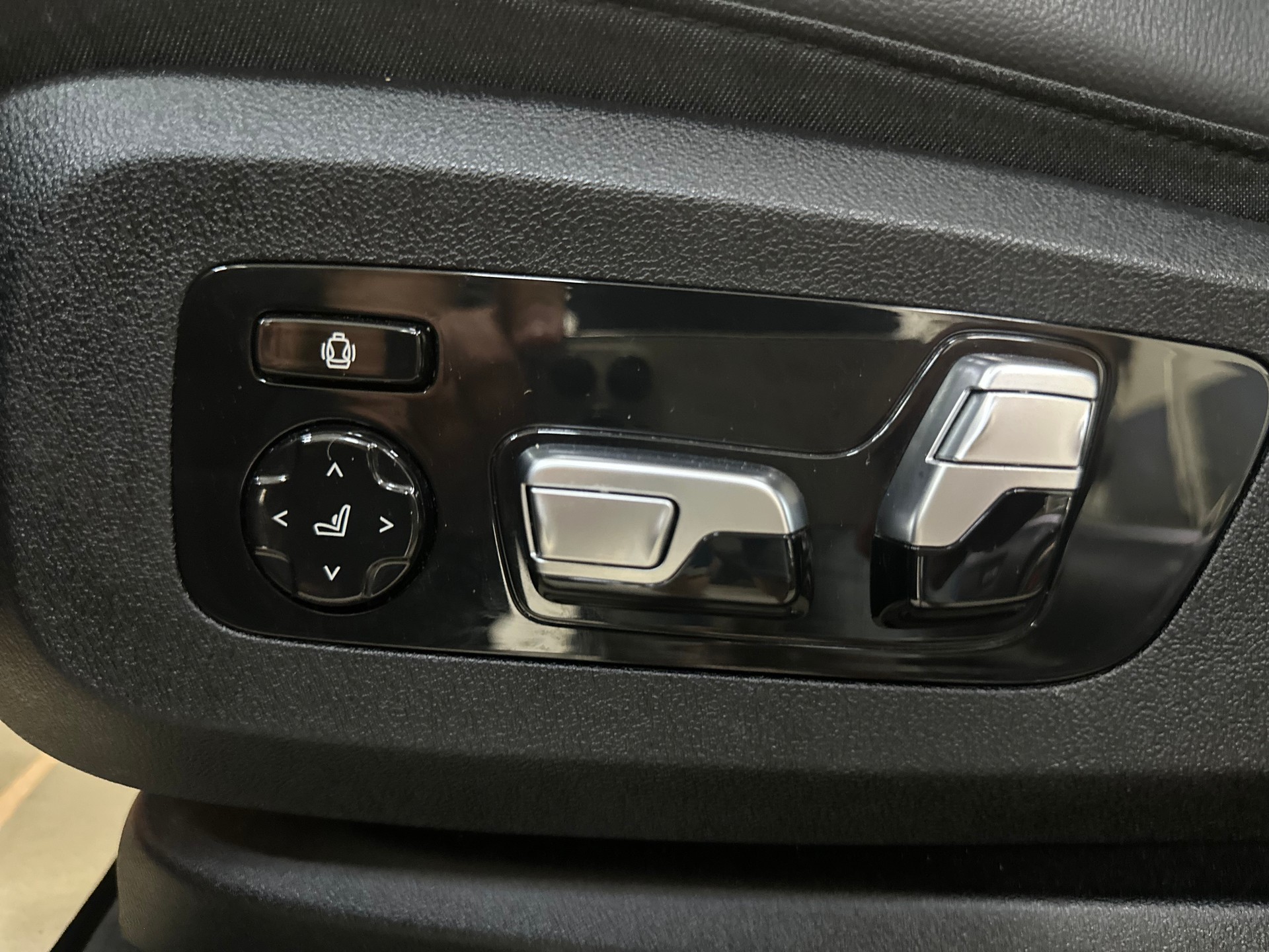 BMW X6 M50d-image-22