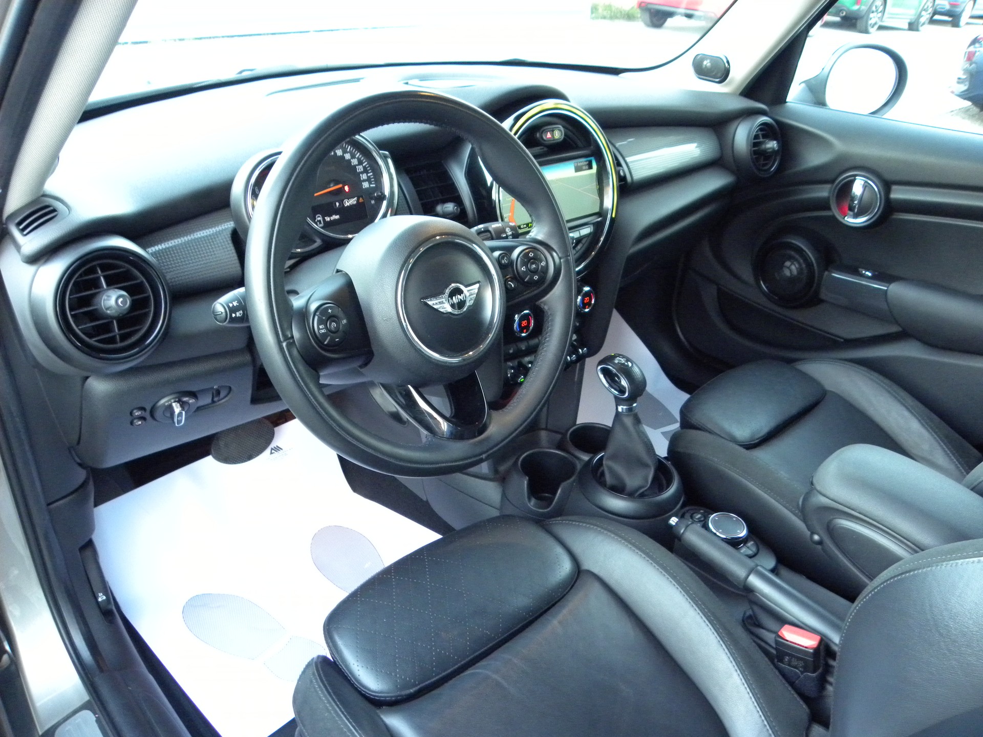 MINI Cooper Hyde Park Steptronic-image-6