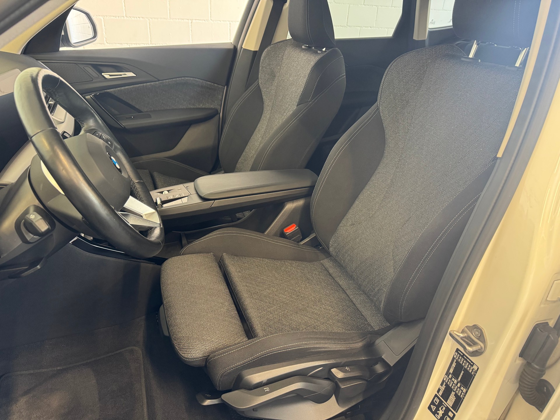 BMW X1 xDrive 20d 48V-image-9