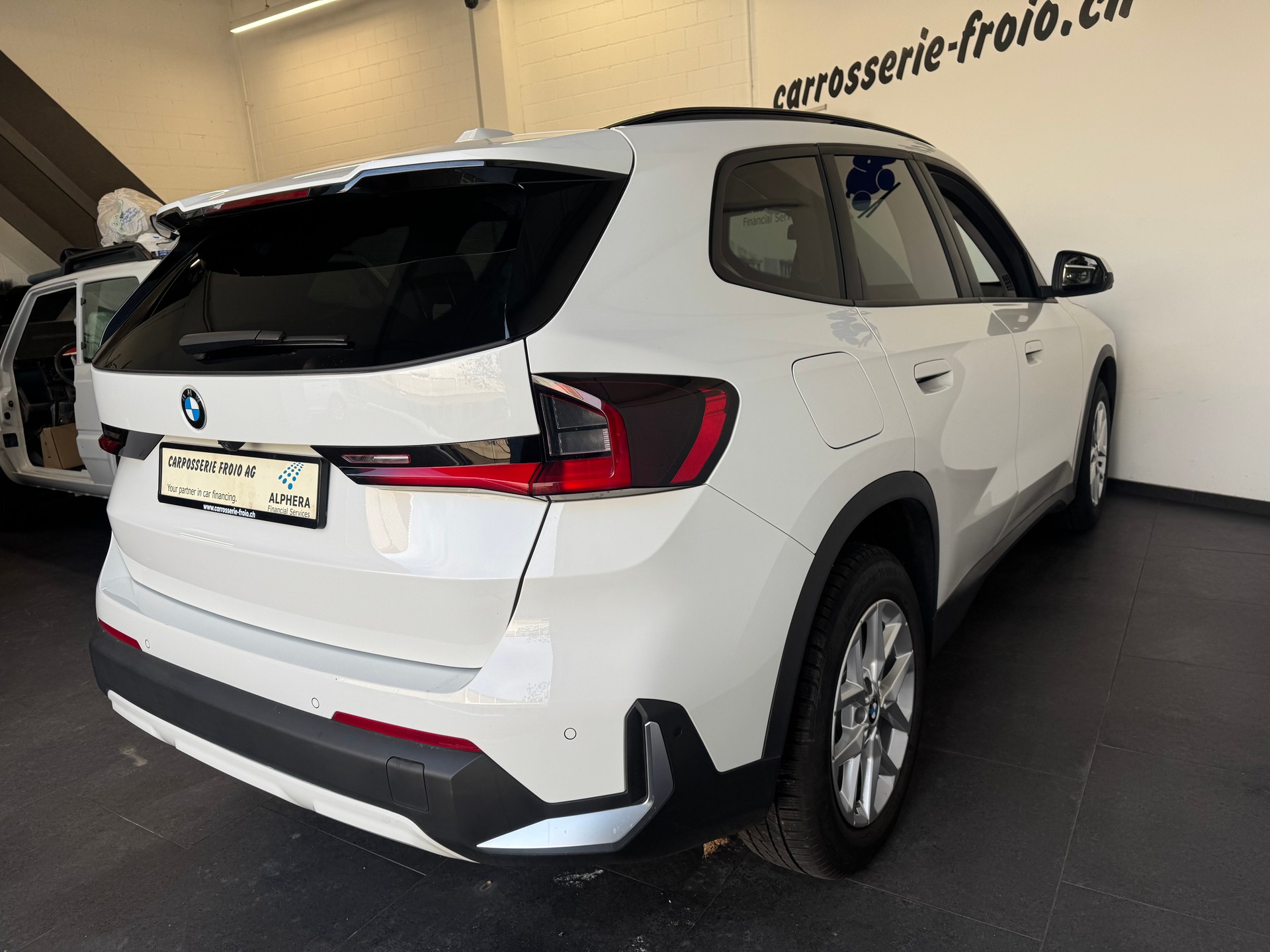 BMW X1 xDrive 20d 48V-showroom-element-3