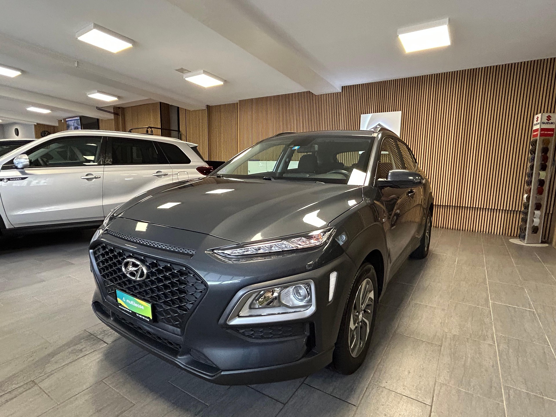 HYUNDAI Kona 1.6 GDi Hybrid Amplia-showroom-element-3