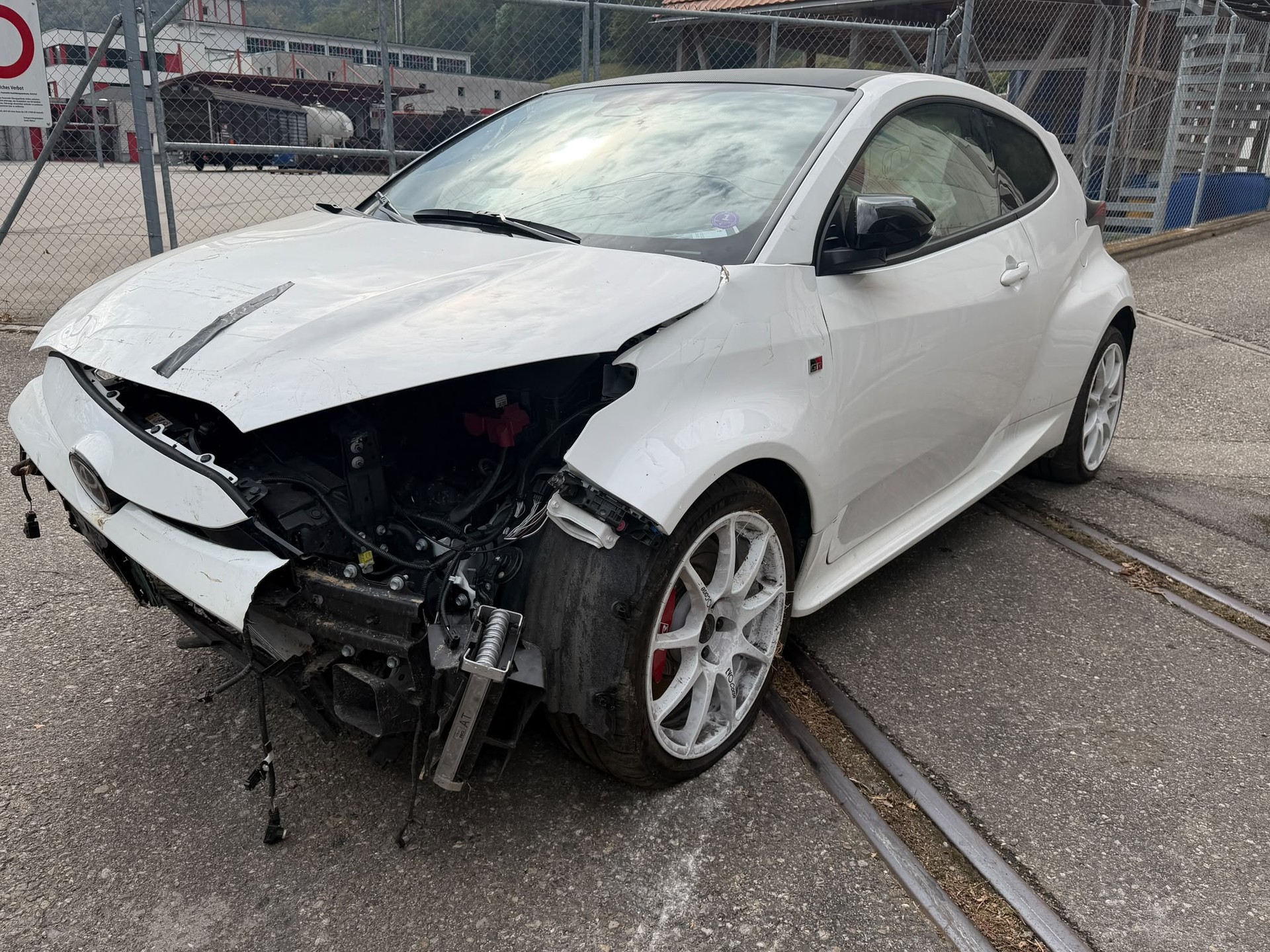 TOYOTA Yaris 1.6 GR Sport A-showroom-element-2
