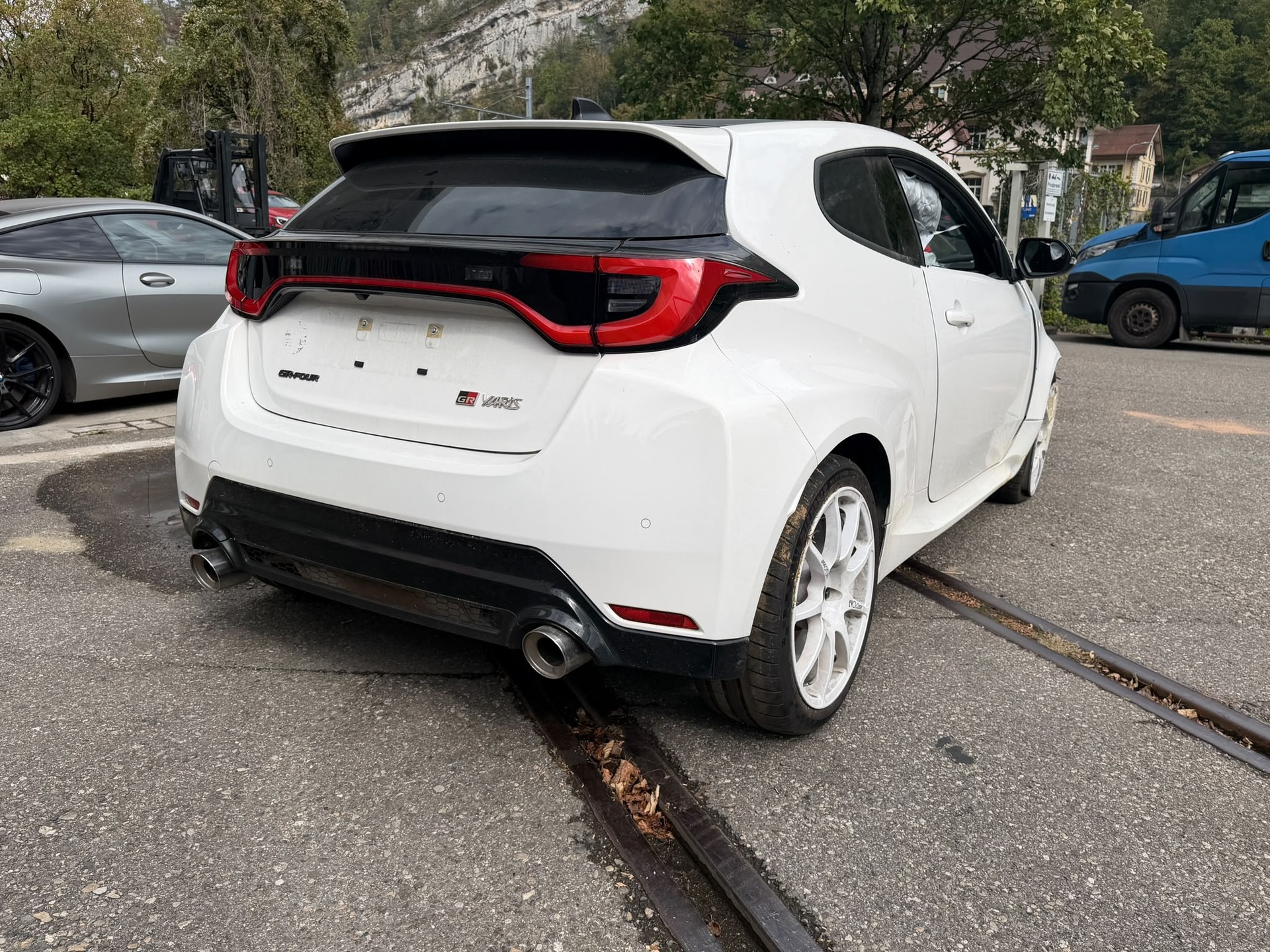TOYOTA Yaris 1.6 GR Sport A-image-4
