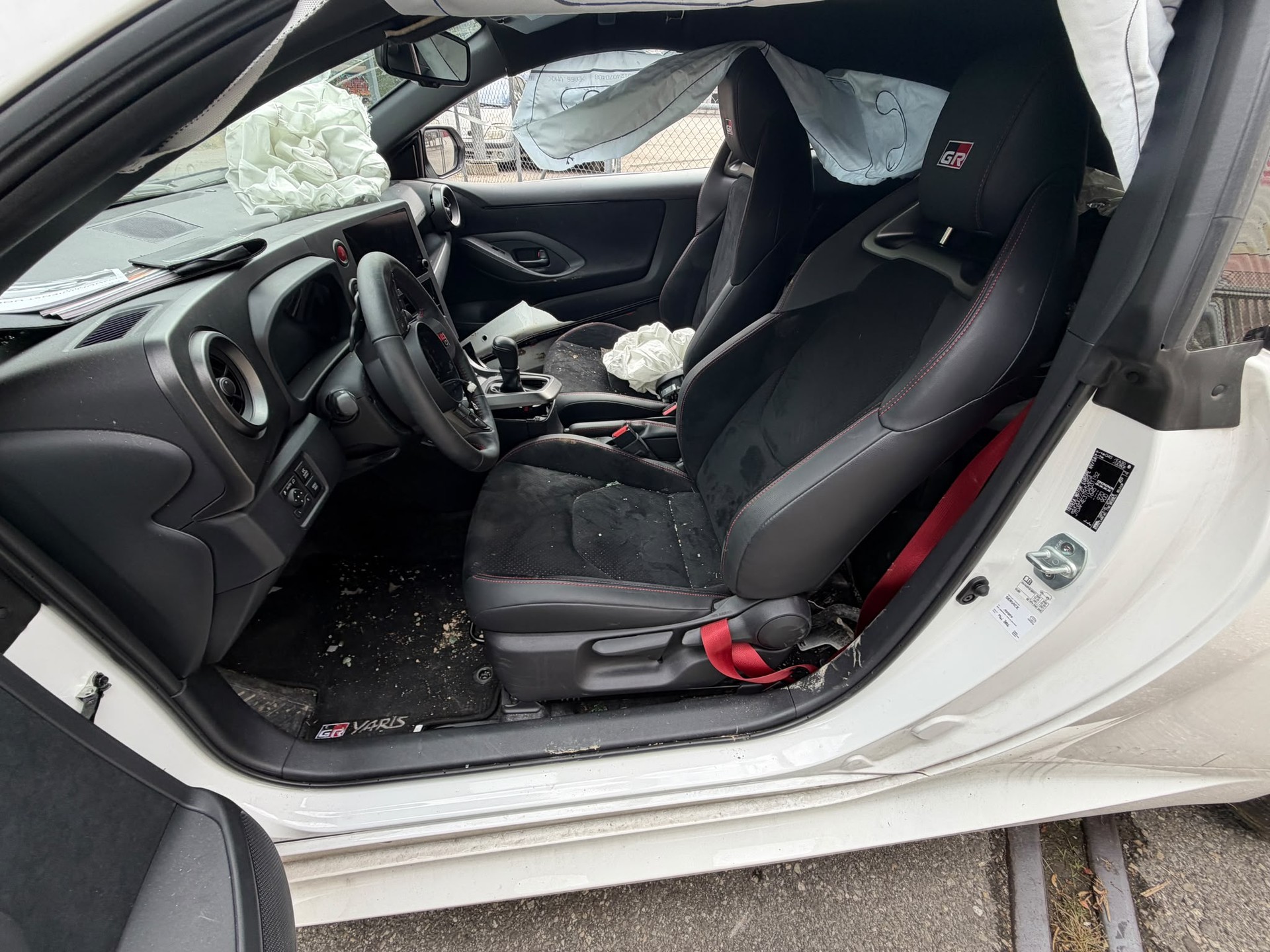 TOYOTA Yaris 1.6 GR Sport A-image-6