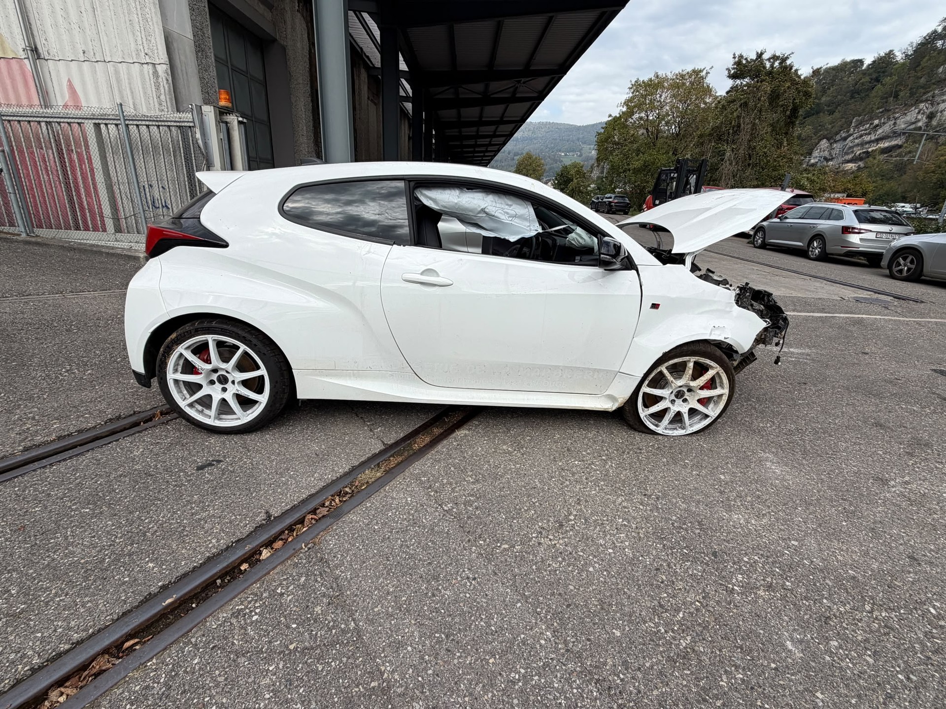 TOYOTA Yaris 1.6 GR Sport A-showroom-element-3