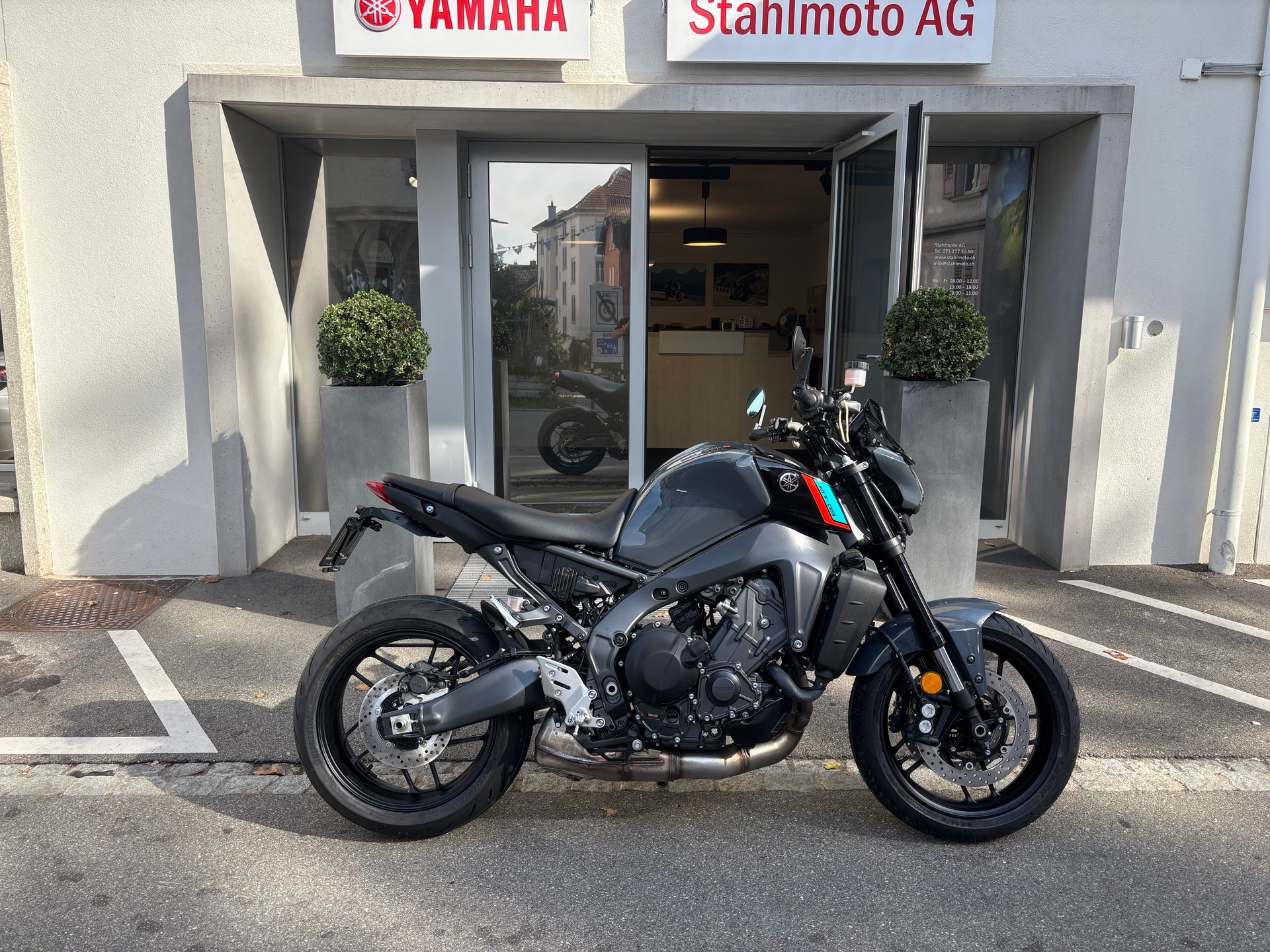 YAMAHA MT-09 Dark Edition-image-2