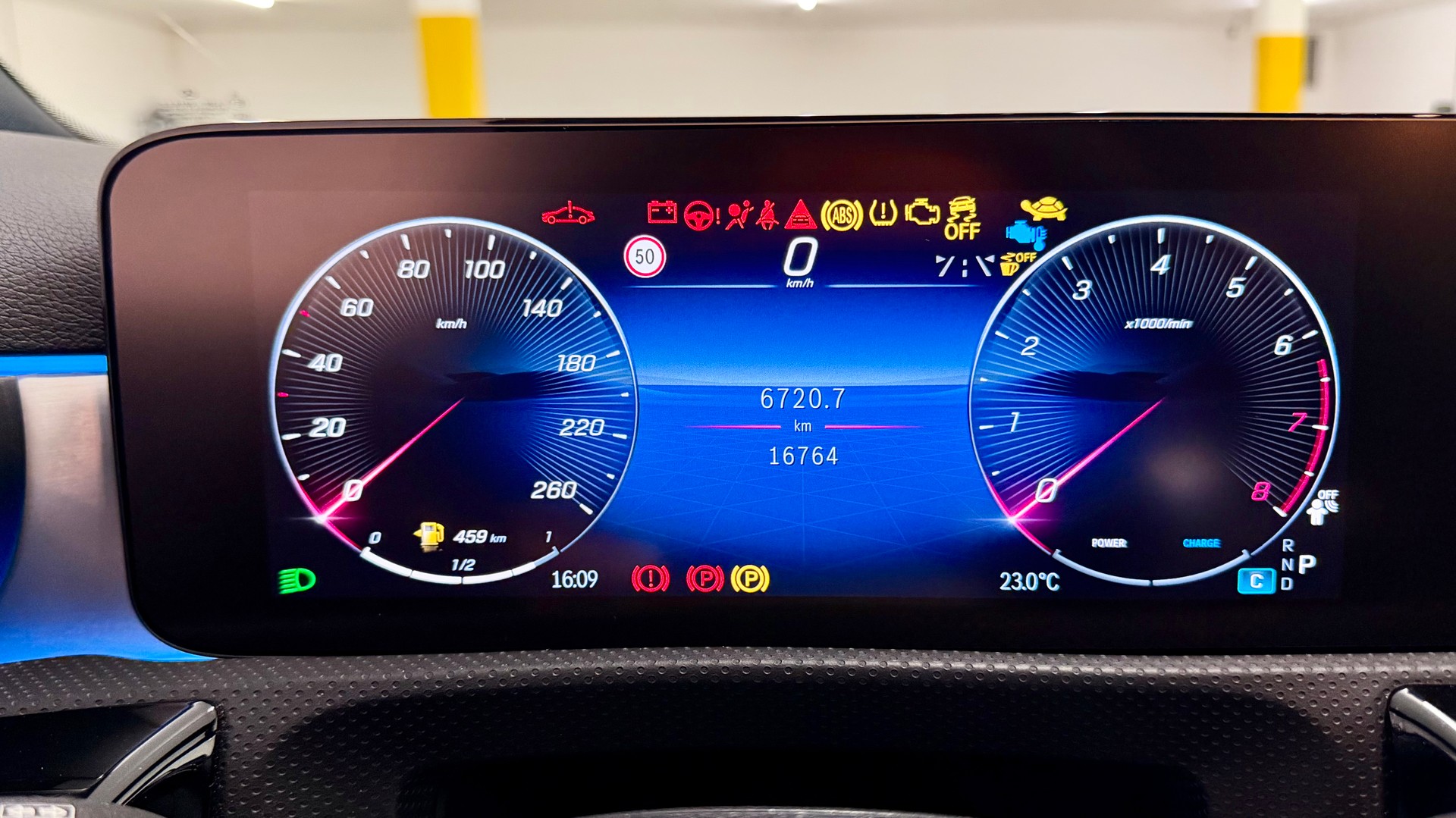 MERCEDES-BENZ A 200 Night Star AMG Line-image-11