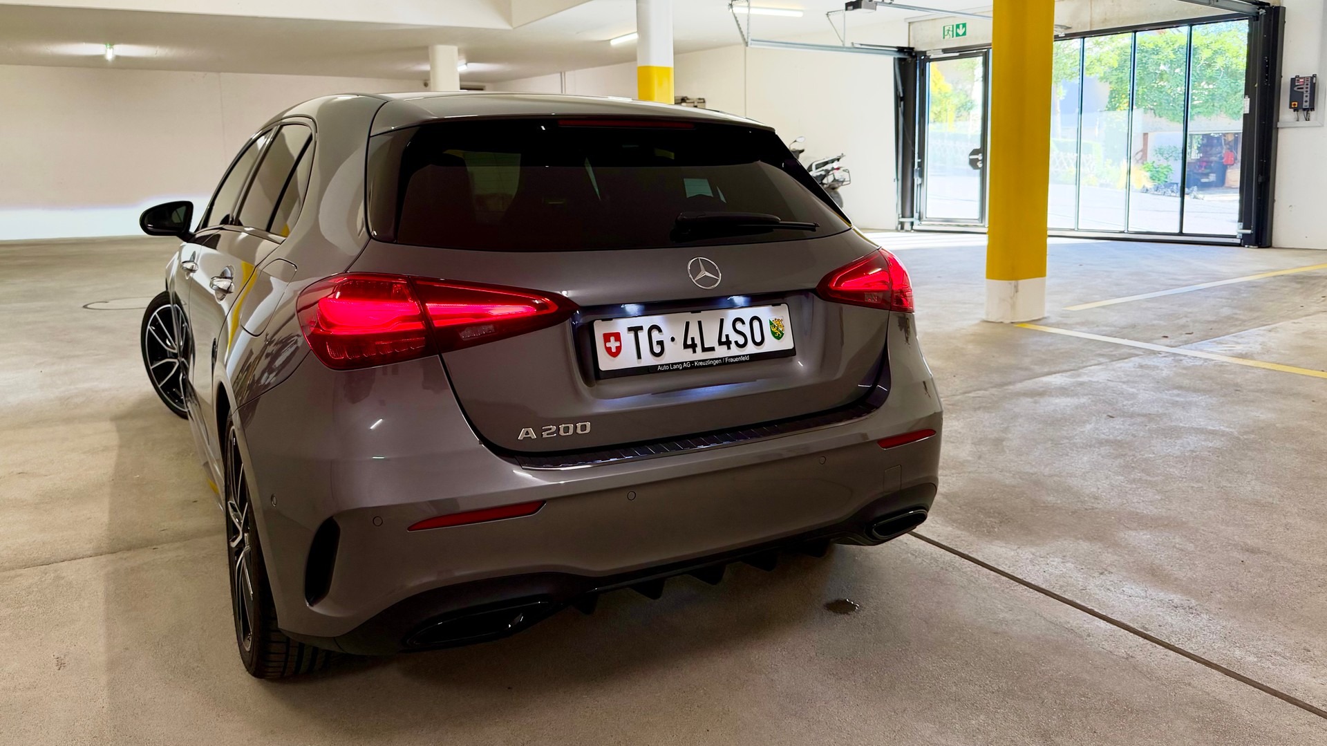 MERCEDES-BENZ A 200 Night Star AMG Line-image-5