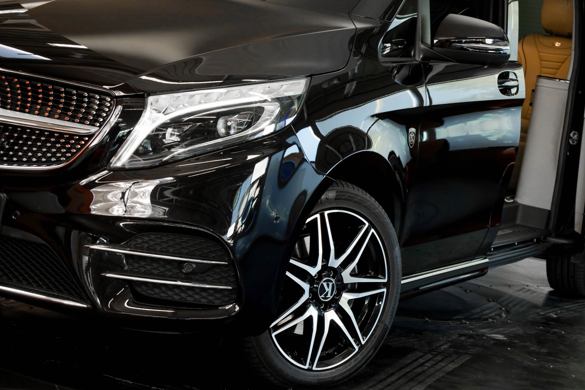 MERCEDES-BENZ Klassen V-VIP V 300 d extralang 4Matic • Smart-TV •-image-9