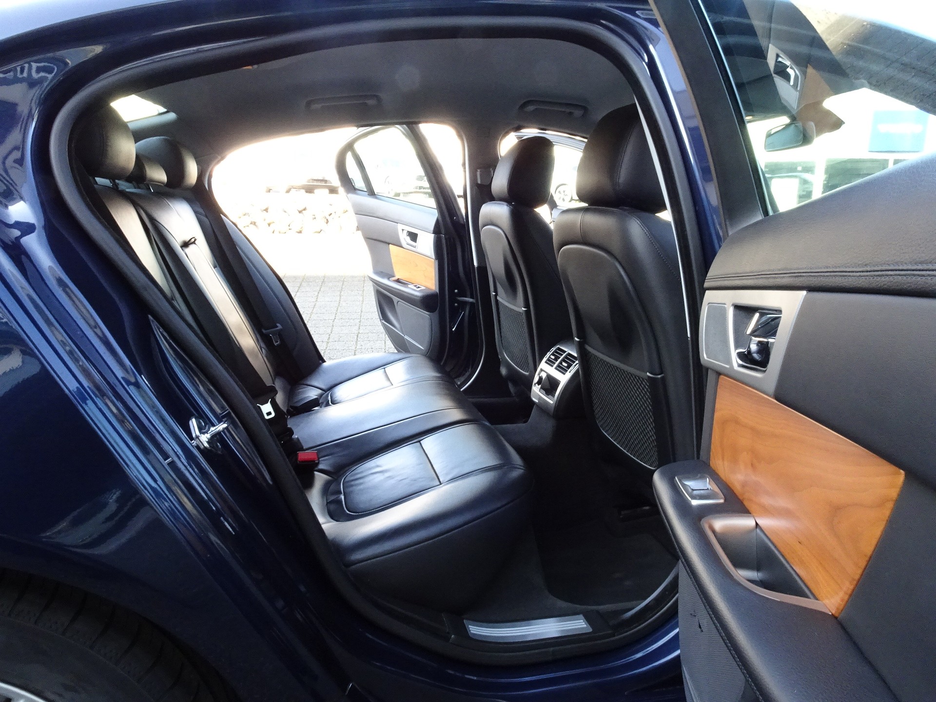 JAGUAR XF 2.2d-image-13