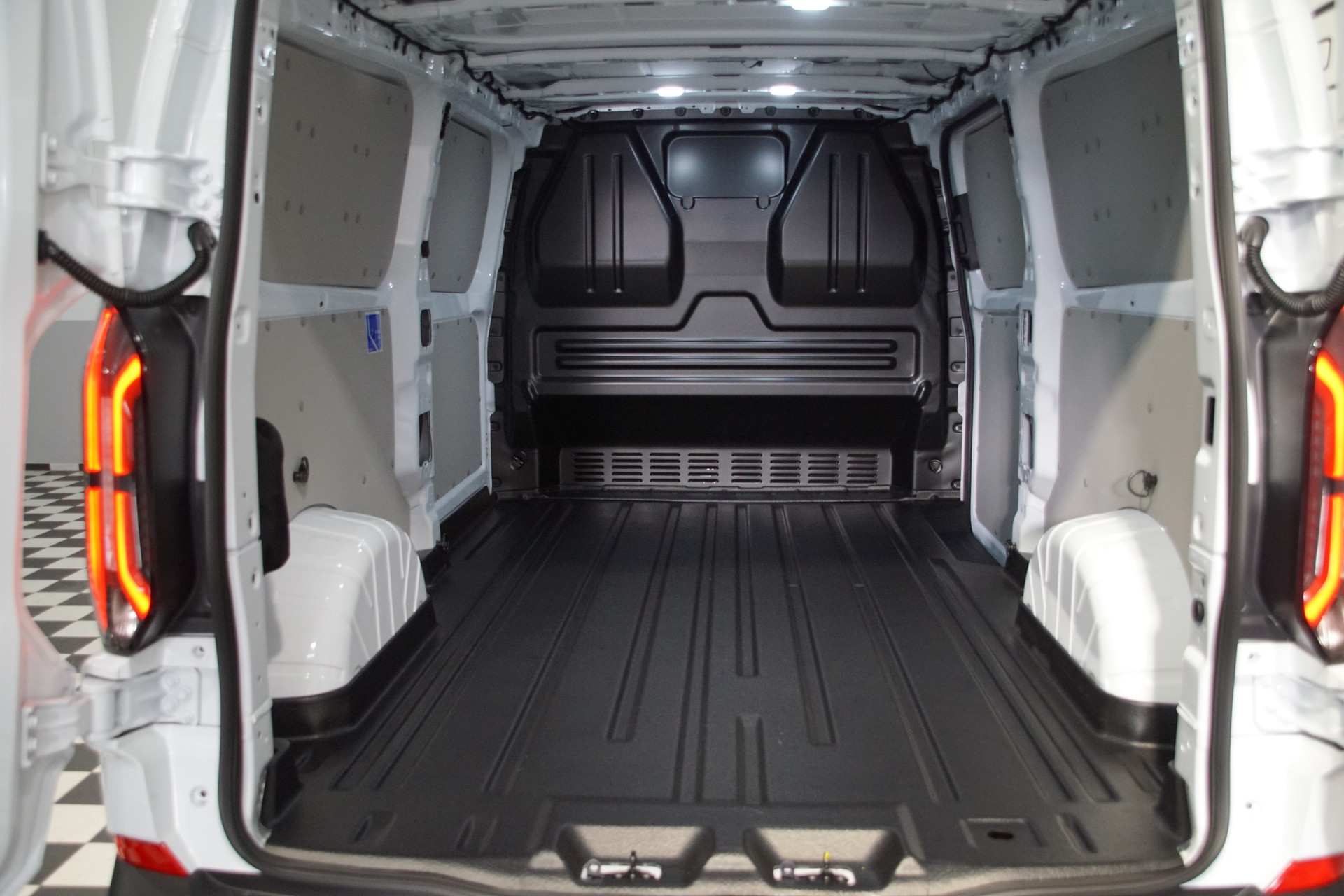 FORD Transit Custom Van 340 L2 H1 Trend-image-15